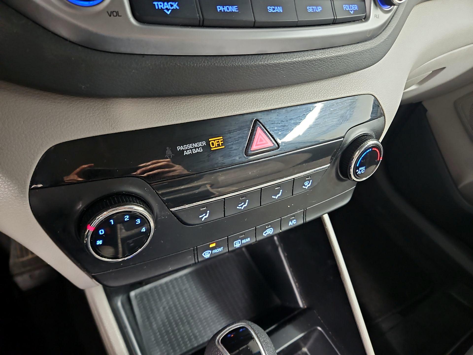 Thumbnail: 2016 Hyundai Tucson - 16