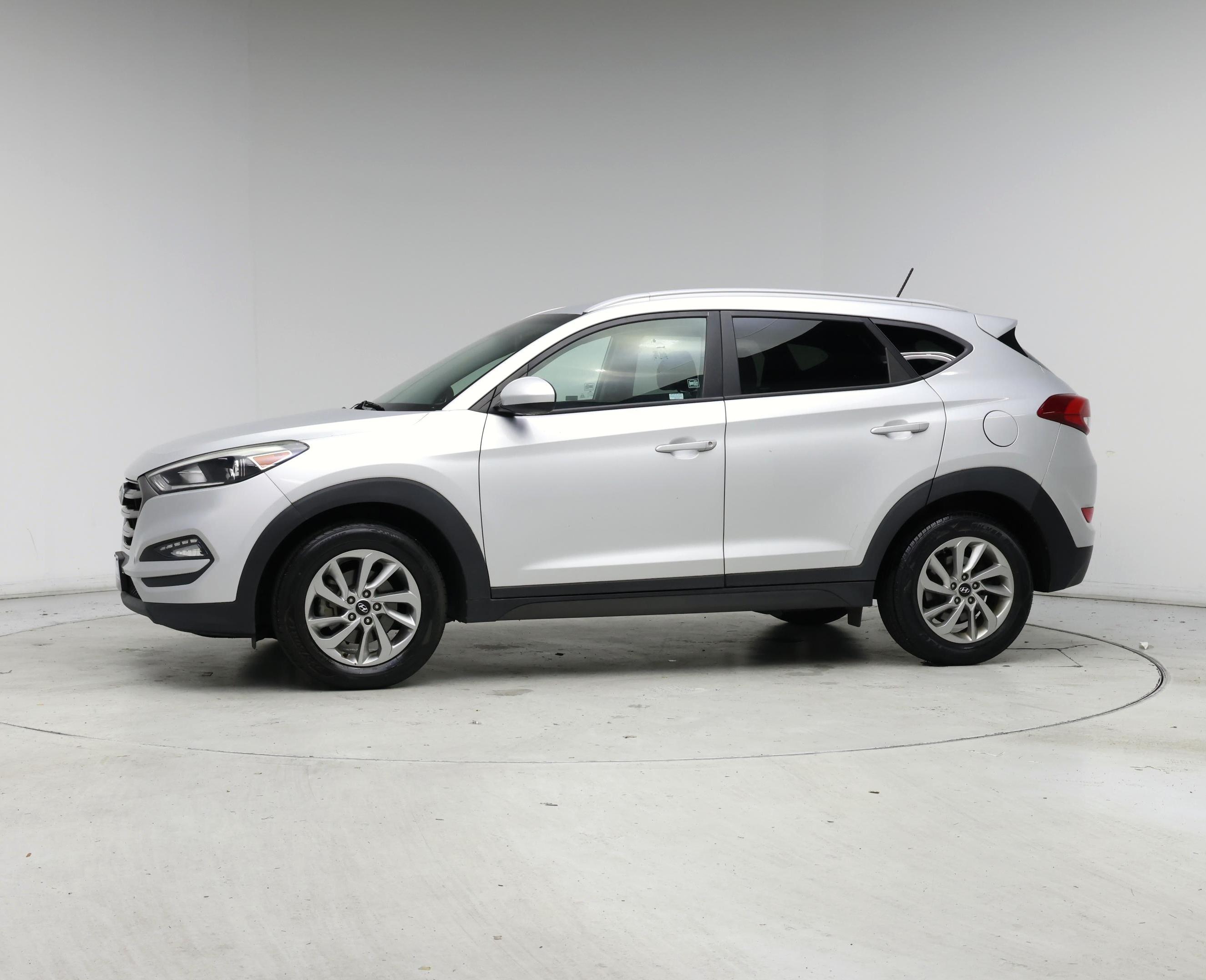 Thumbnail: 2016 Hyundai Tucson - 3