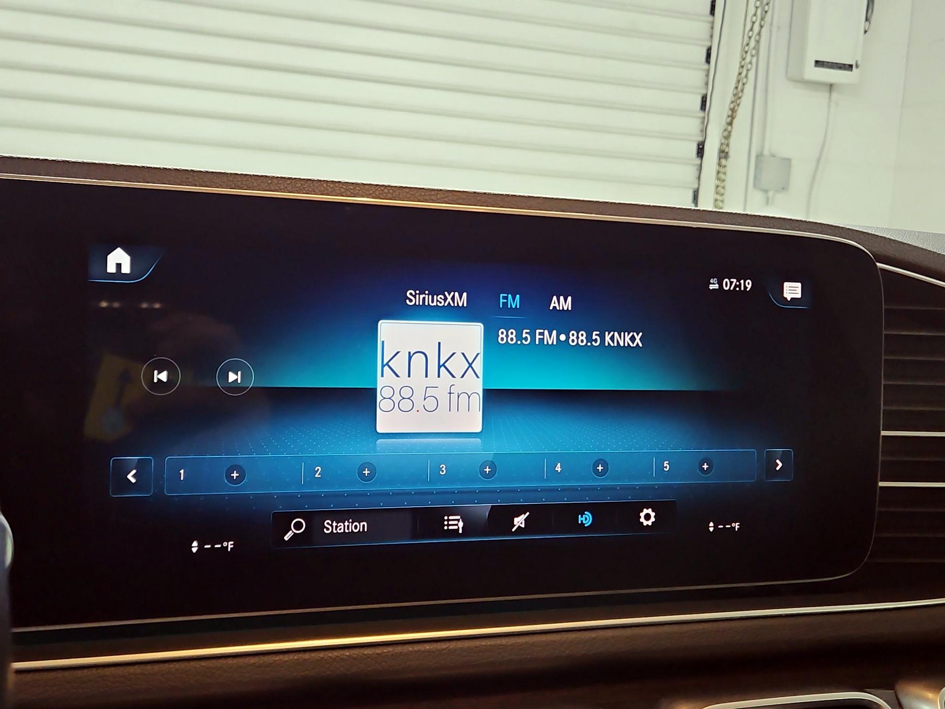 Thumbnail: 2020 Mercedes-Benz GLE - 16