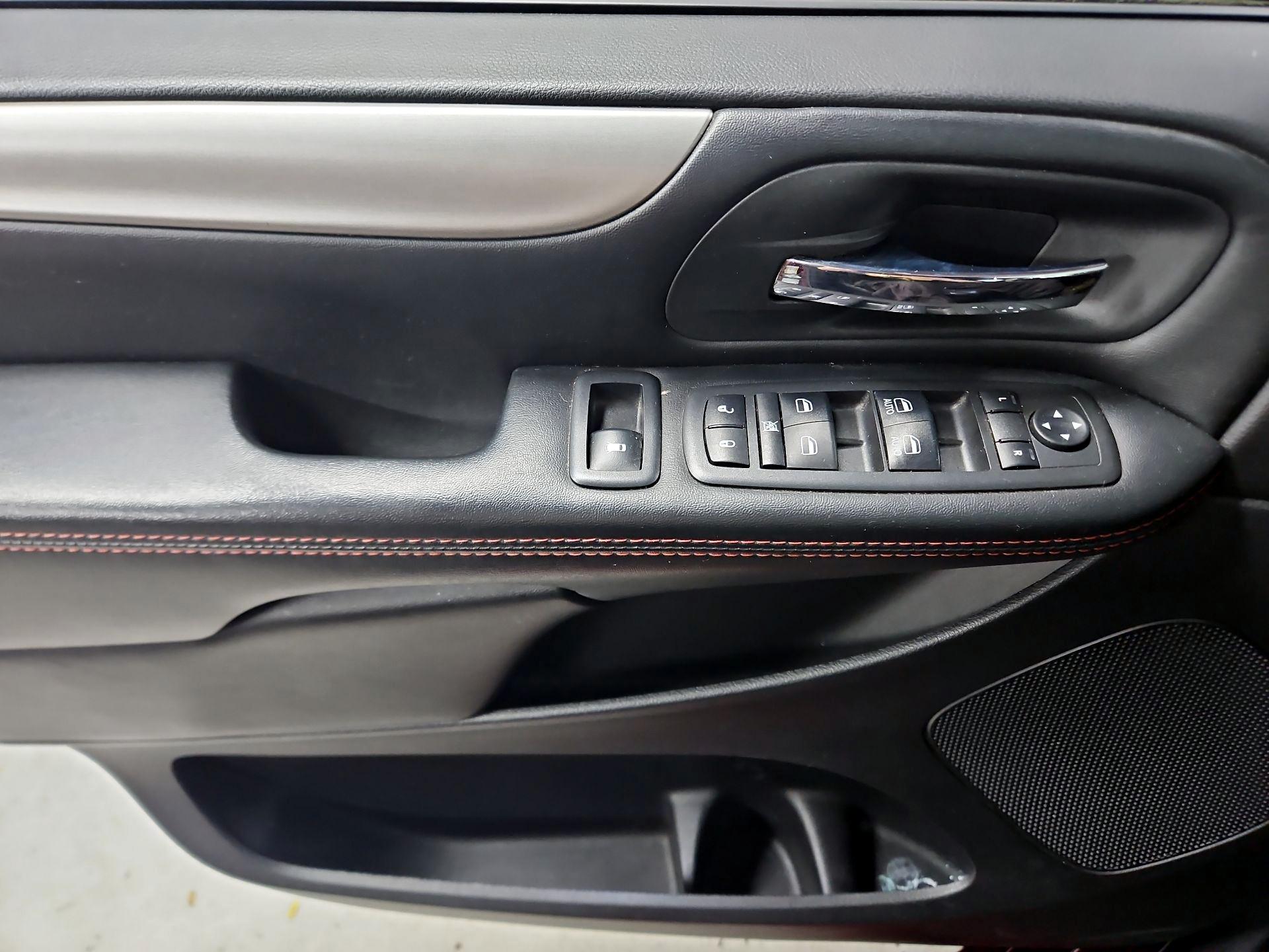 Thumbnail: 2019 Dodge Grand Caravan - 12