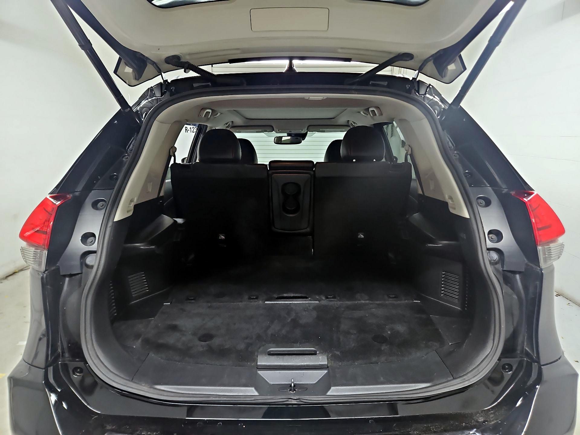 Thumbnail: 2017 Nissan Rogue - 20