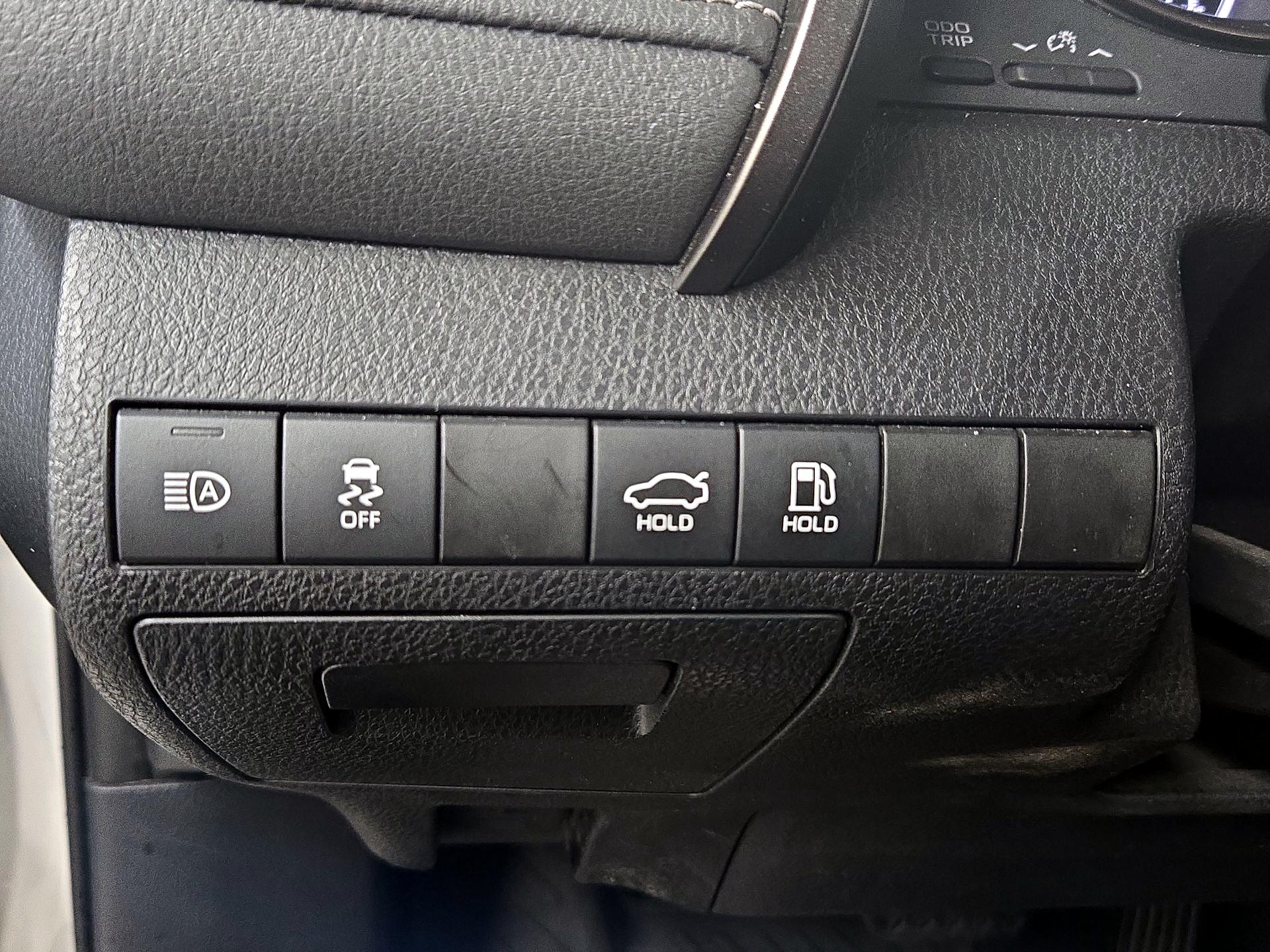 Thumbnail: 2022 Toyota Camry - 13