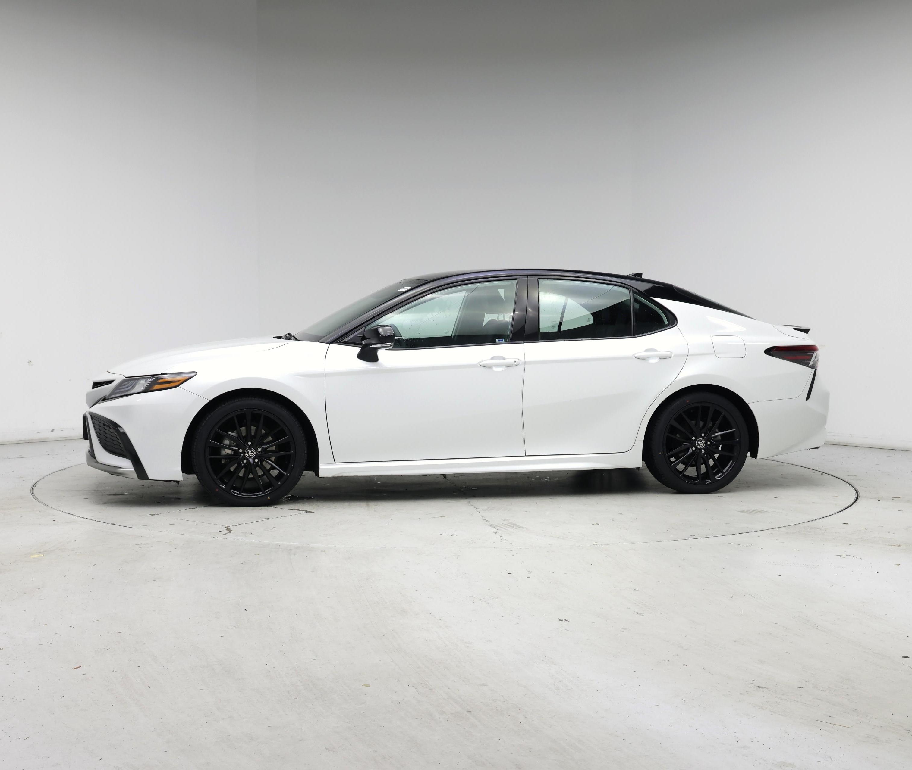 Thumbnail: 2022 Toyota Camry - 3