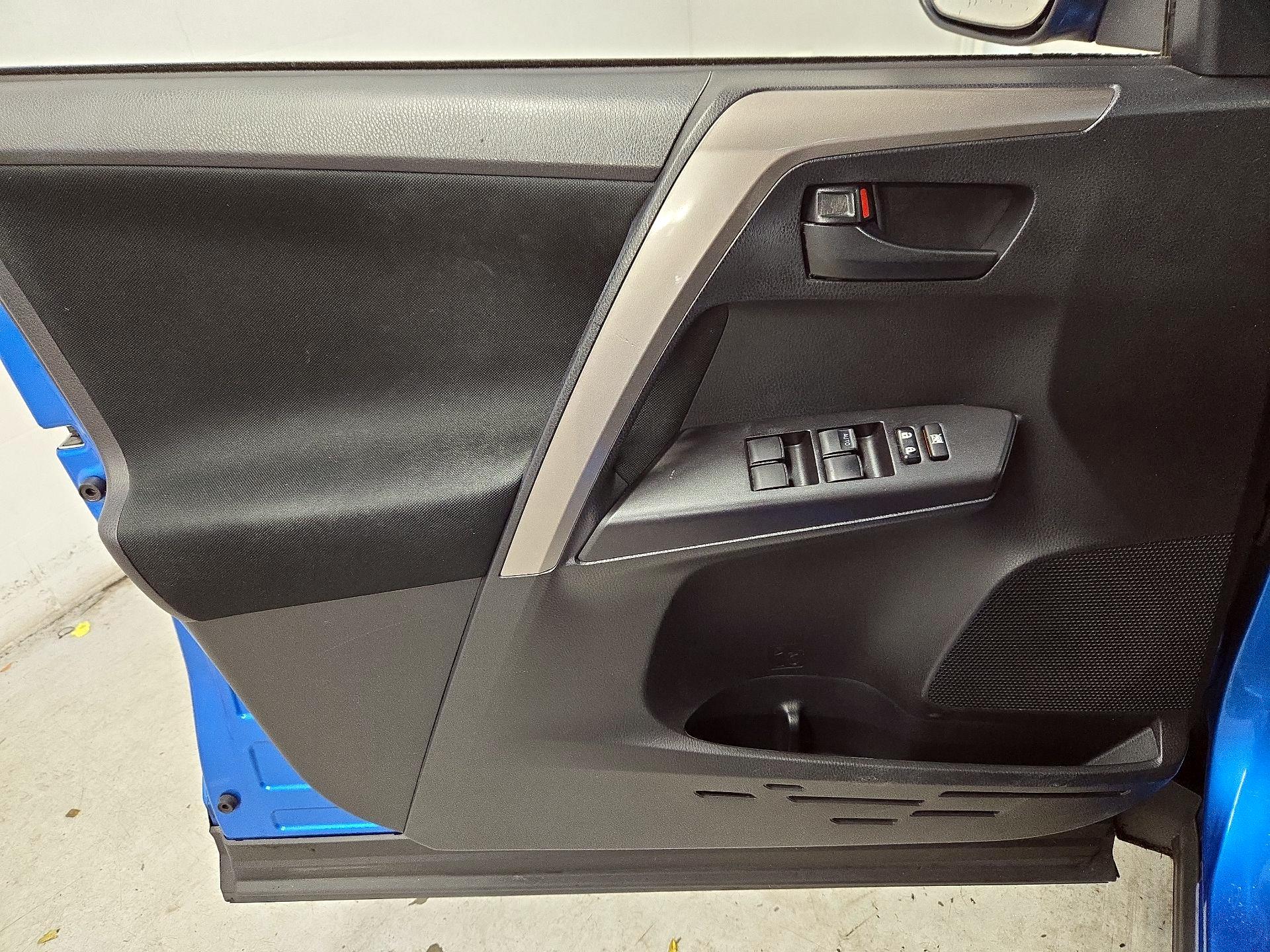 Thumbnail: 2018 Toyota RAV4 - 12