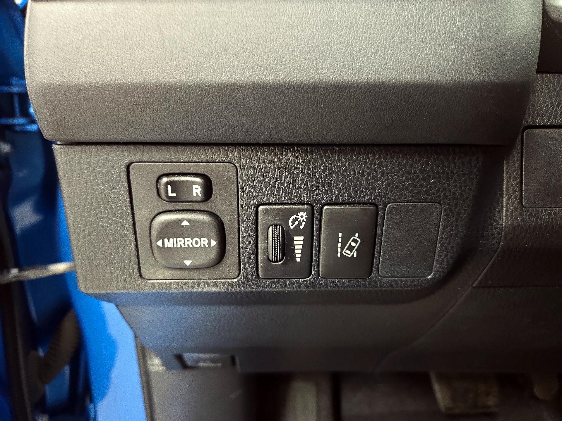 Thumbnail: 2018 Toyota RAV4 - 13