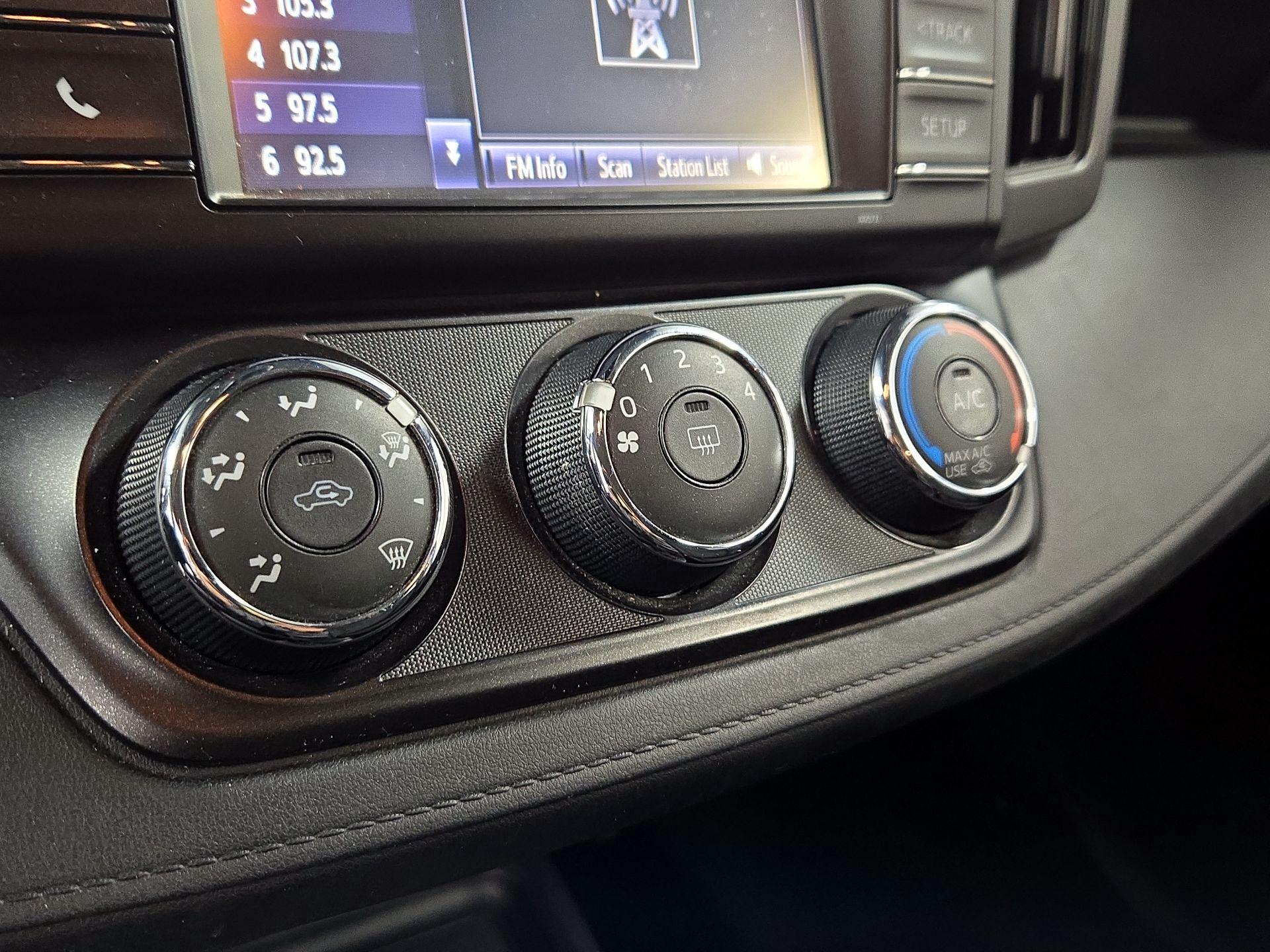 Thumbnail: 2018 Toyota RAV4 - 16