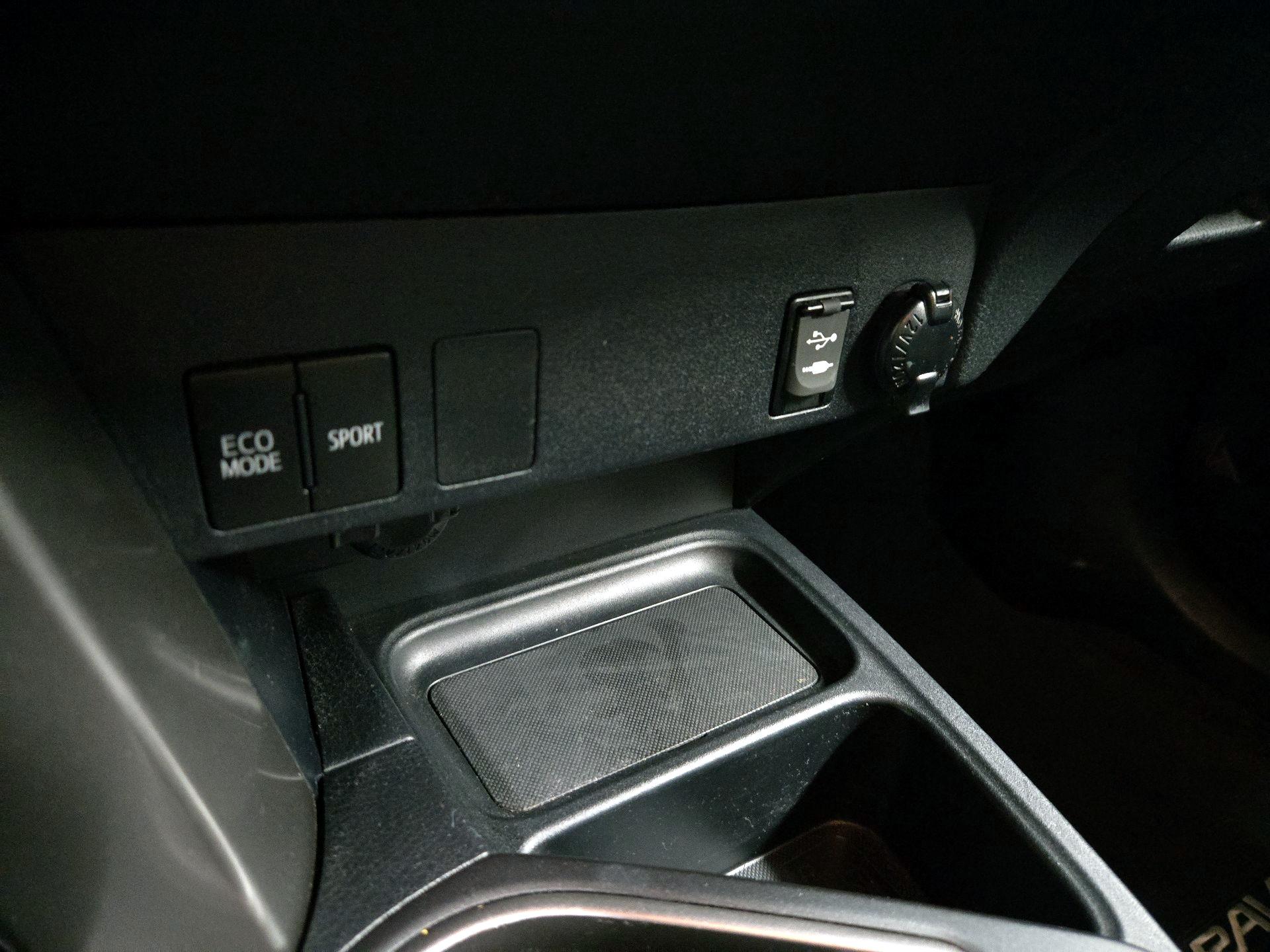 Thumbnail: 2018 Toyota RAV4 - 18