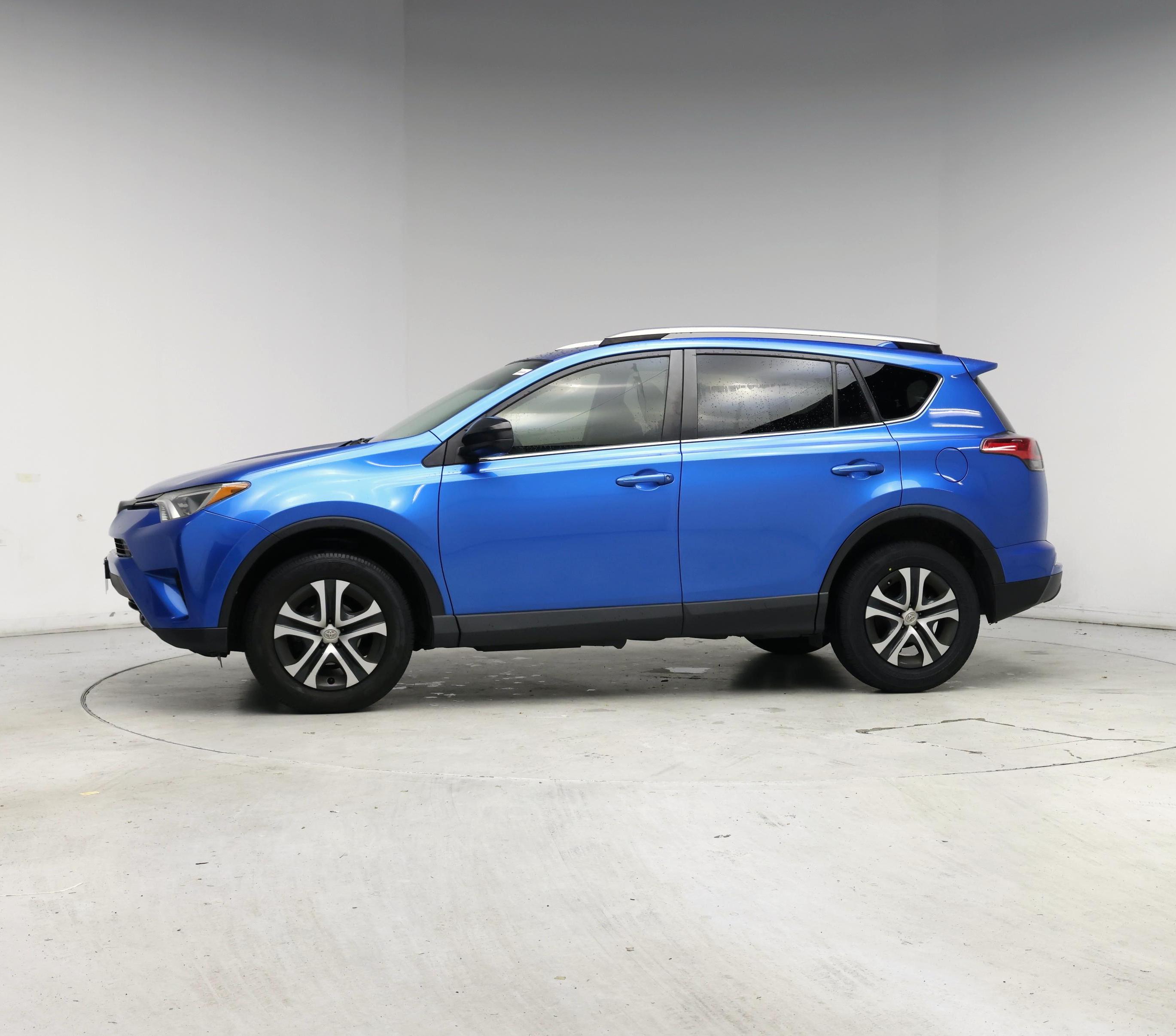 Thumbnail: 2018 Toyota RAV4 - 3