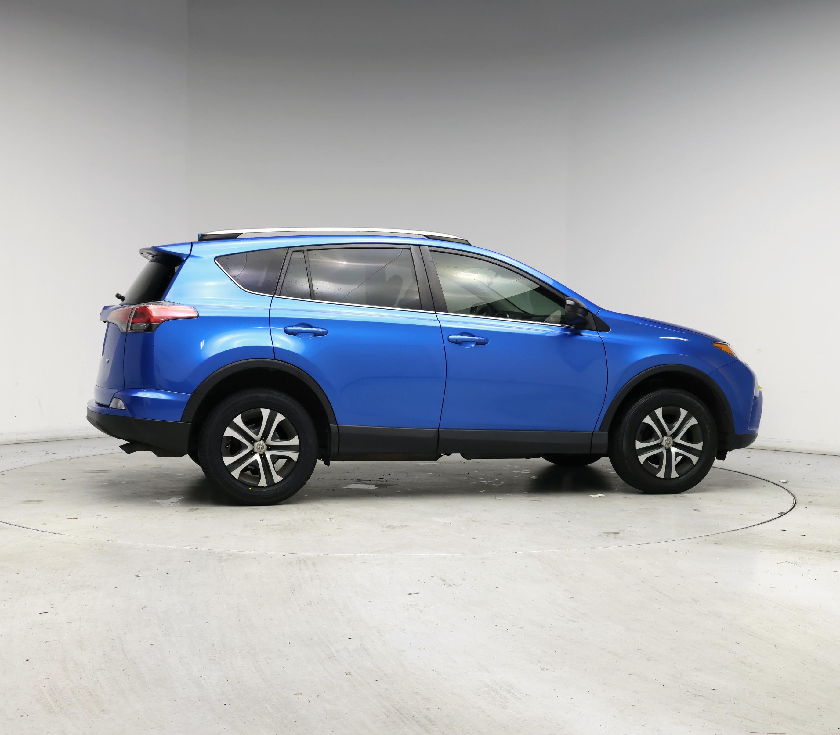 Thumbnail: 2018 Toyota RAV4 - 7