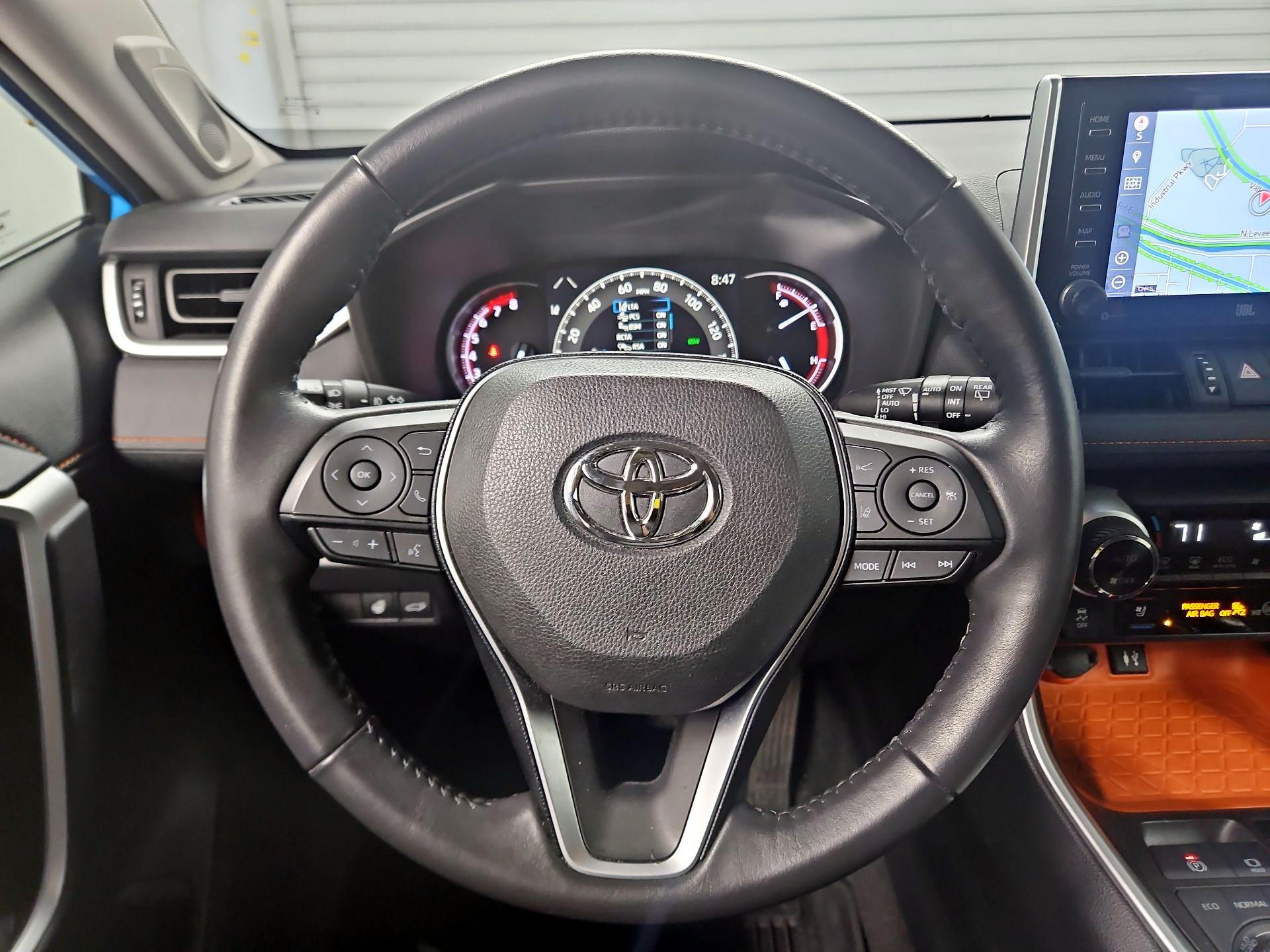 Thumbnail: 2019 Toyota RAV4 - 10