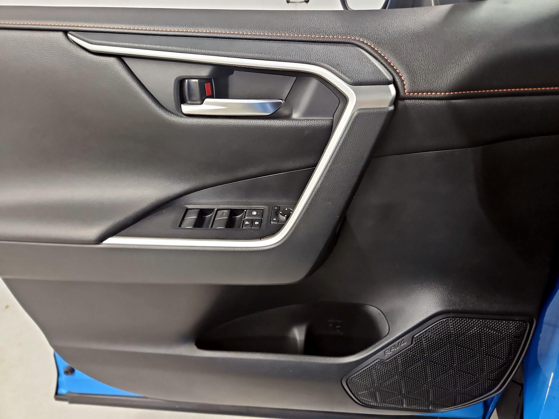 Thumbnail: 2019 Toyota RAV4 - 12