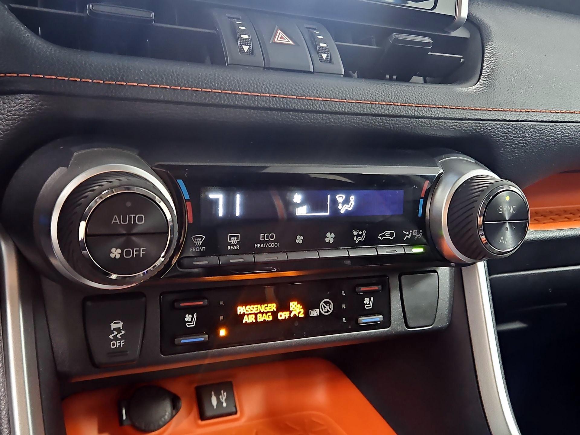 Thumbnail: 2019 Toyota RAV4 - 17