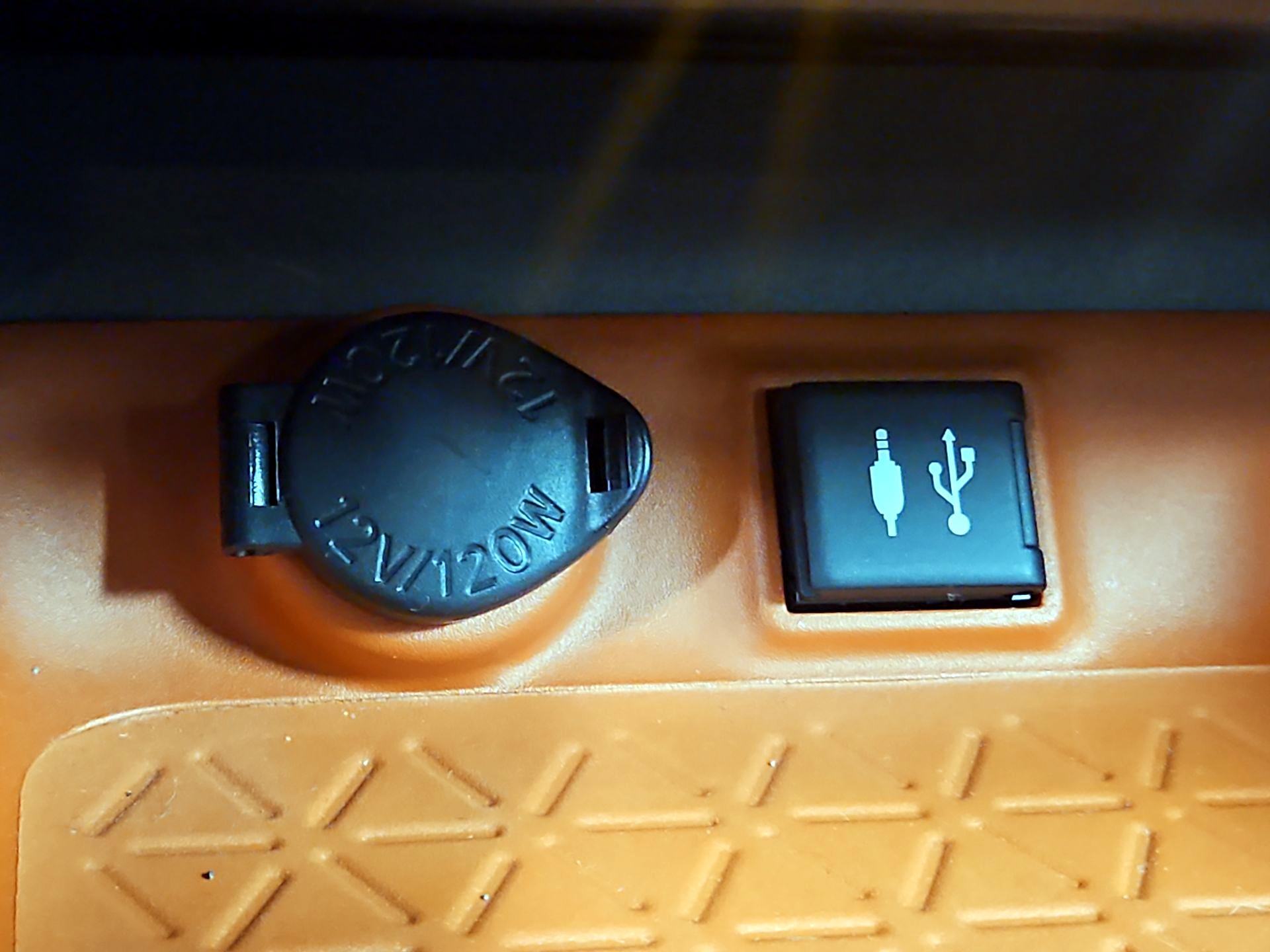 Thumbnail: 2019 Toyota RAV4 - 19