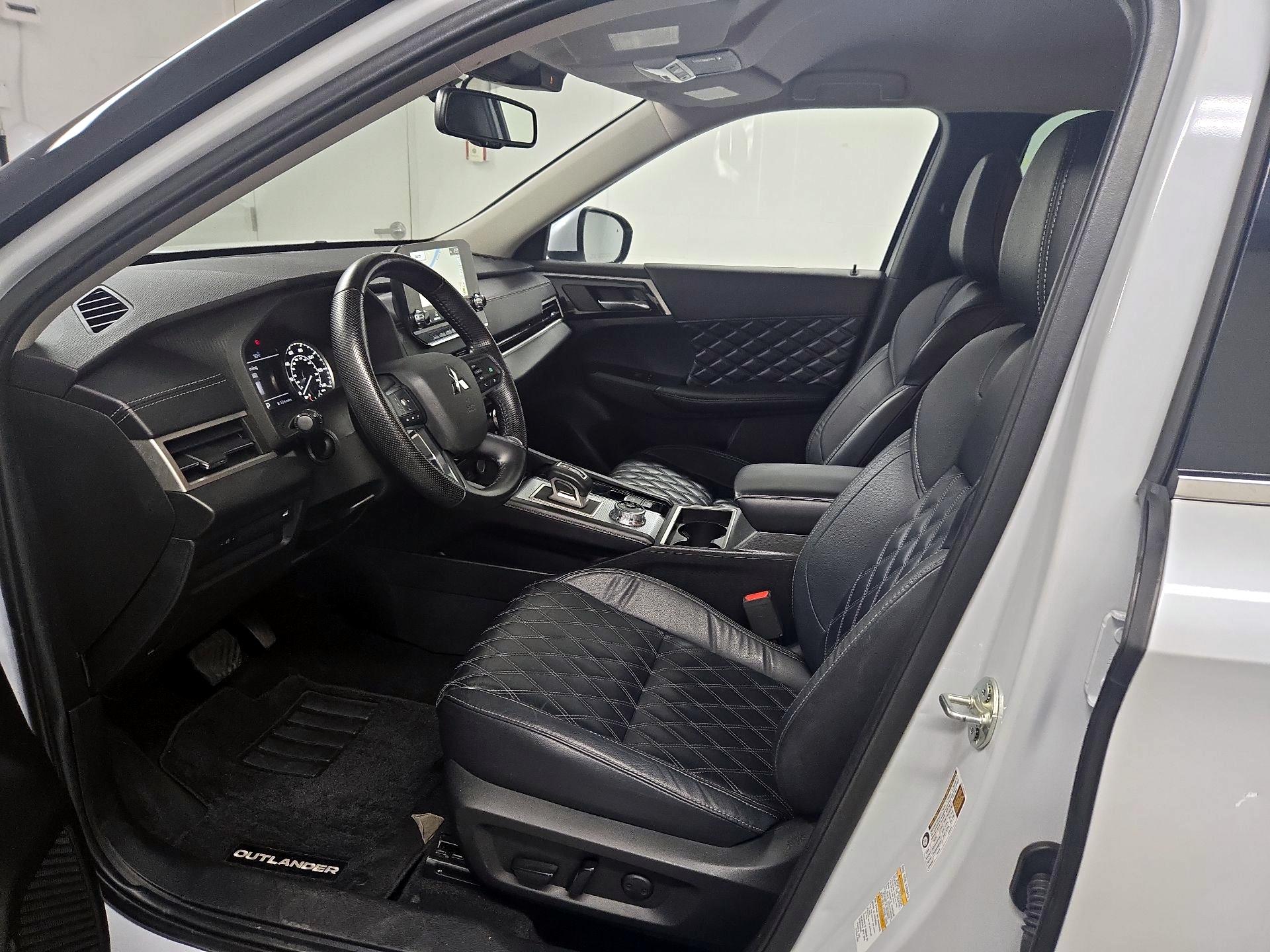 Thumbnail: 2022 Mitsubishi Outlander - 11