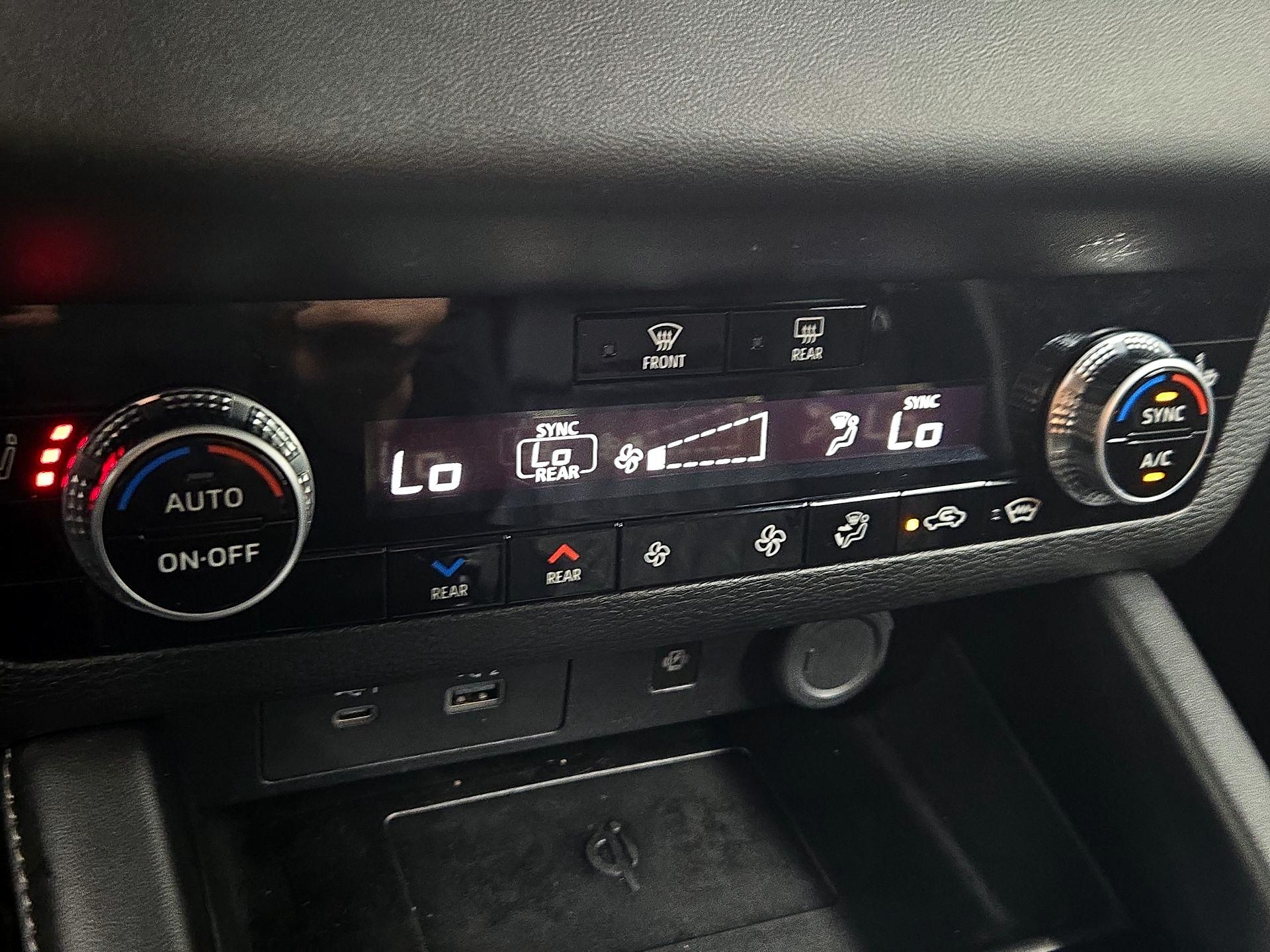 Thumbnail: 2022 Mitsubishi Outlander - 17