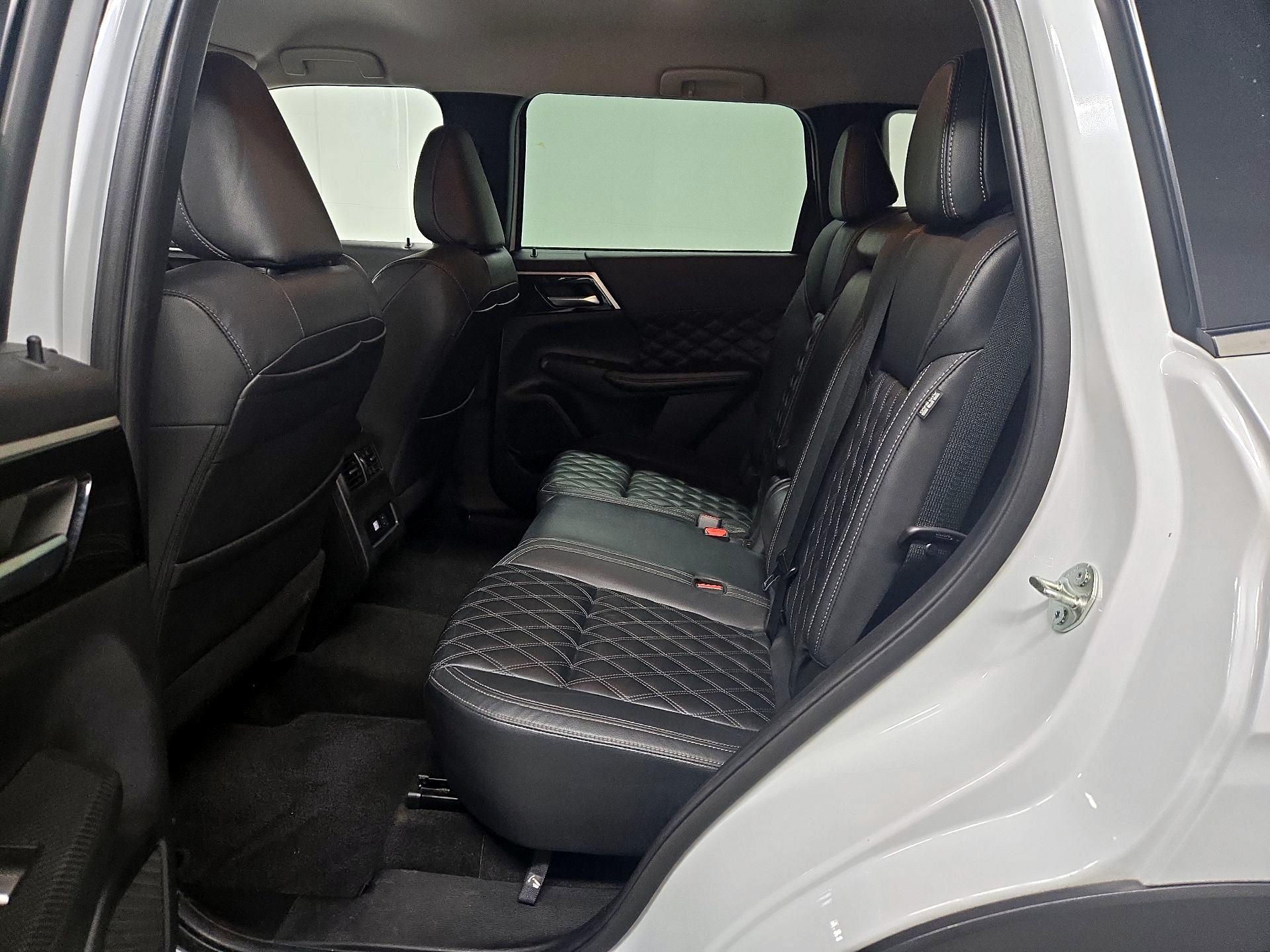 Thumbnail: 2022 Mitsubishi Outlander - 20