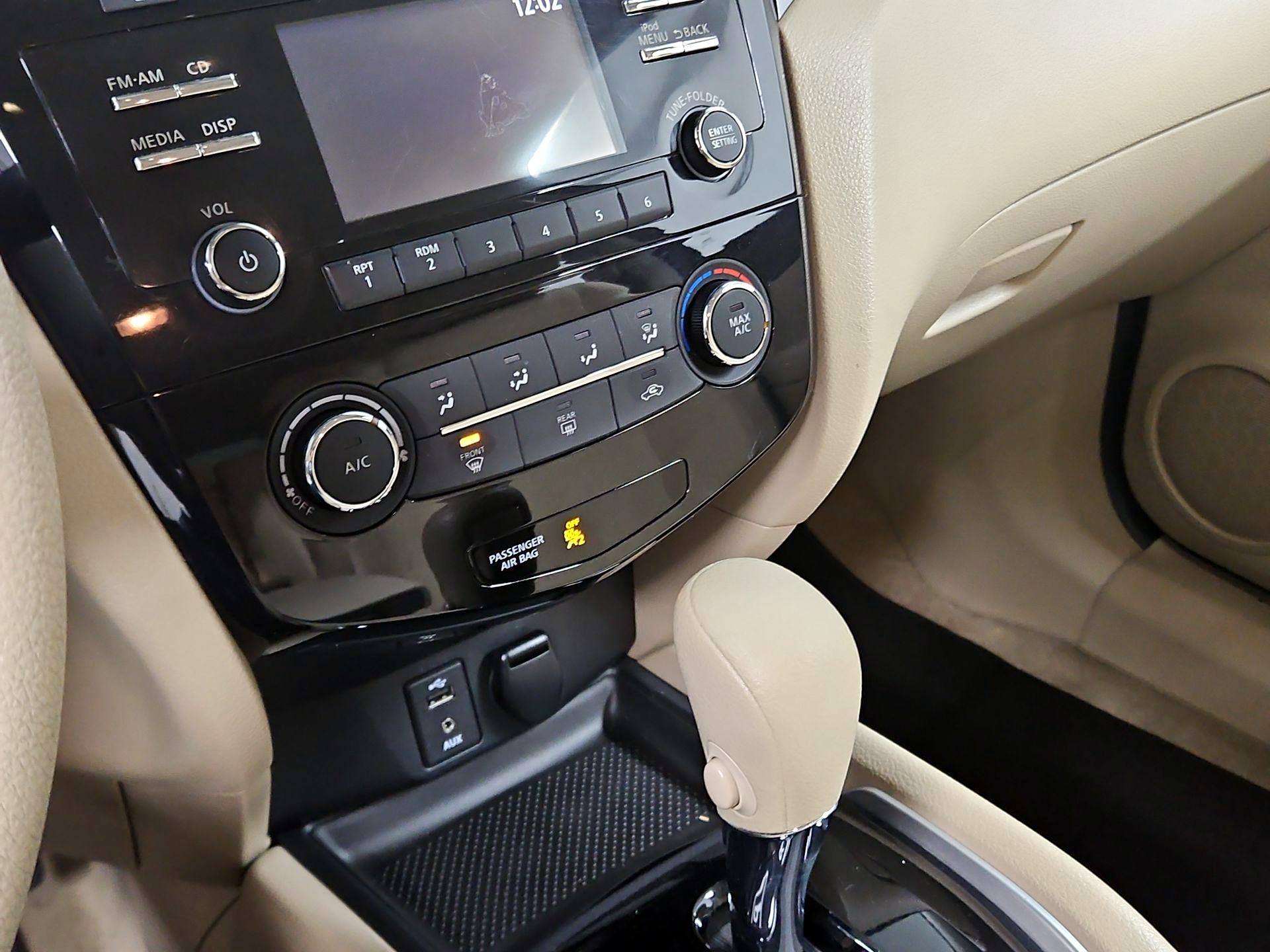 Thumbnail: 2015 Nissan Rogue - 16