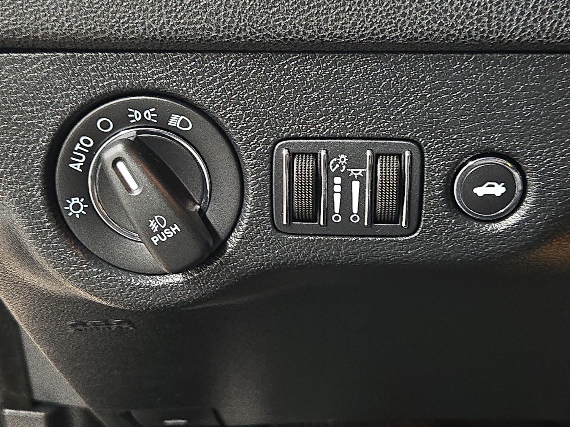 Thumbnail: 2017 Chrysler 300 - 13