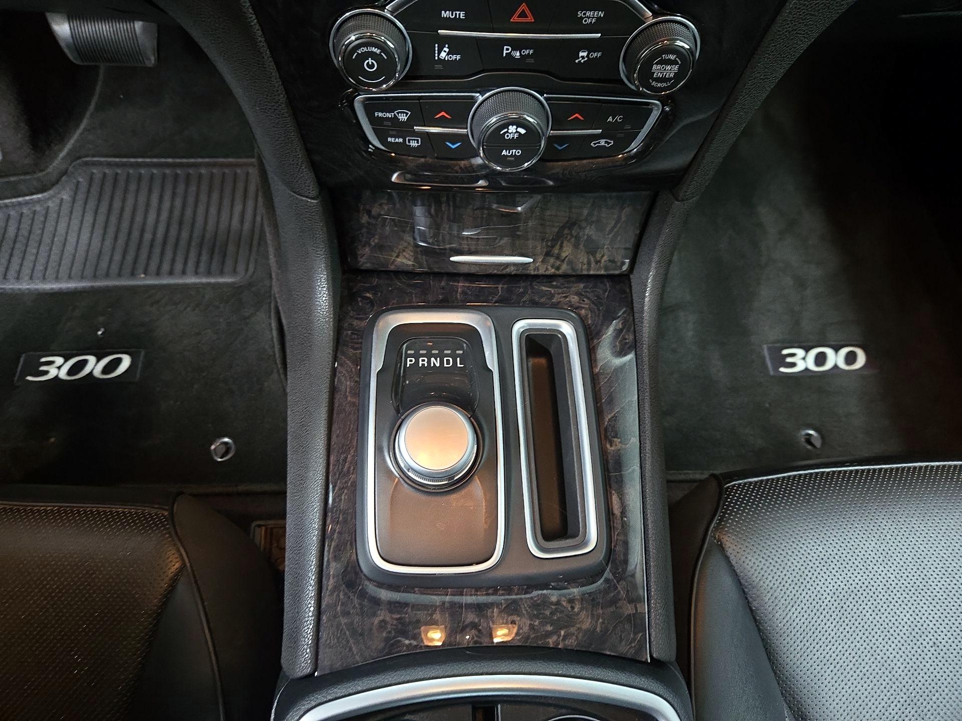 Thumbnail: 2017 Chrysler 300 - 18