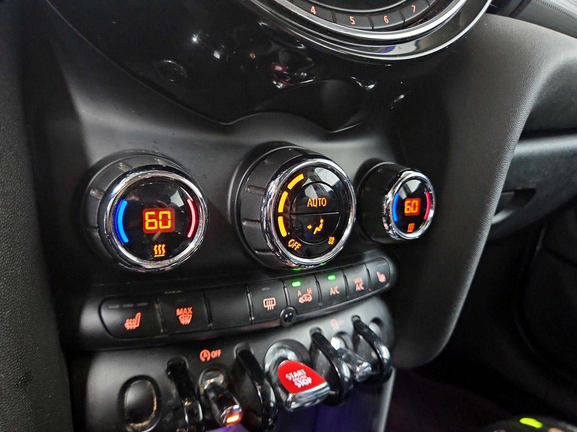 Thumbnail: 2015 MINI Cooper Hardtop - 15