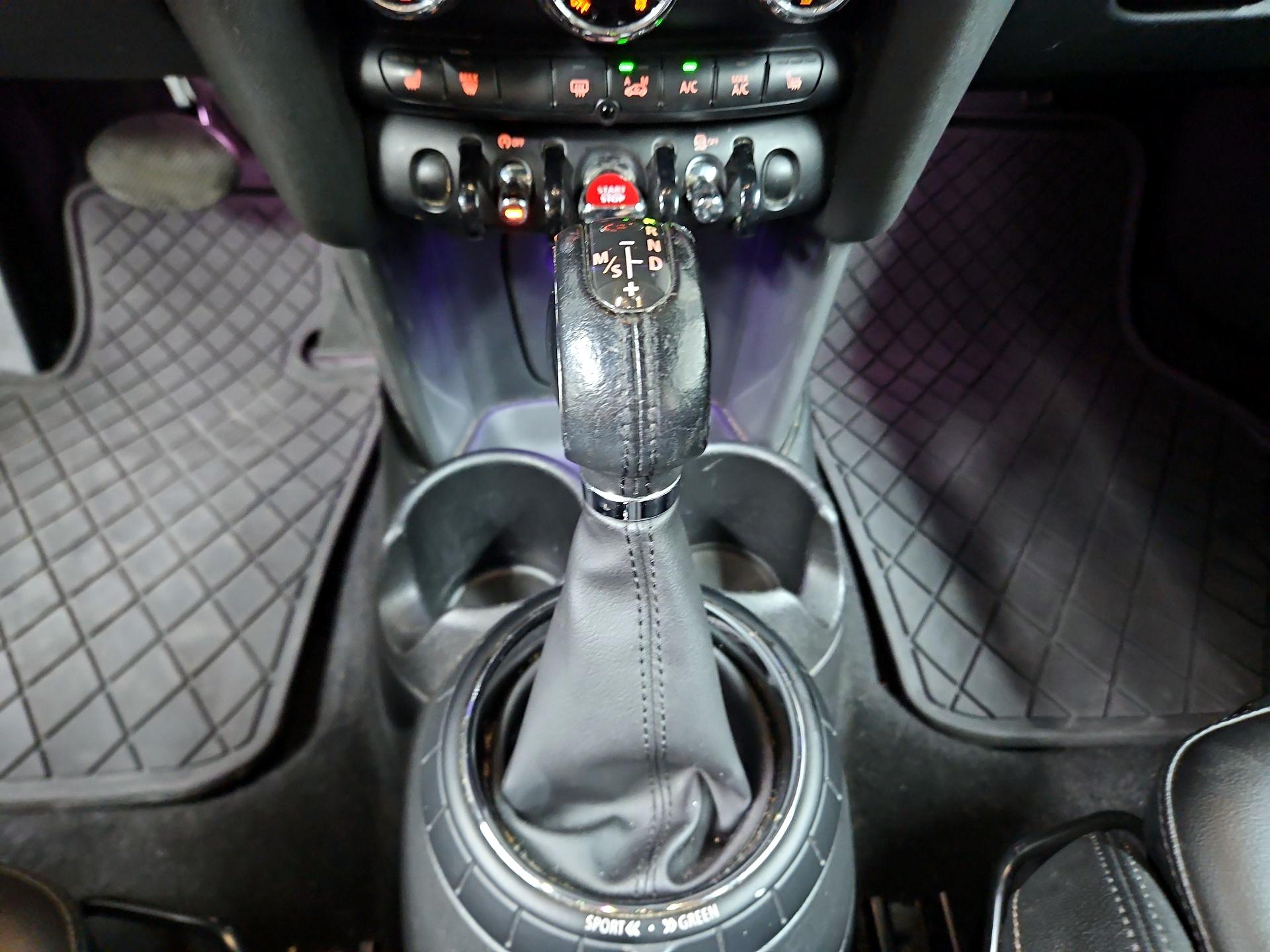 Thumbnail: 2015 MINI Cooper Hardtop - 16