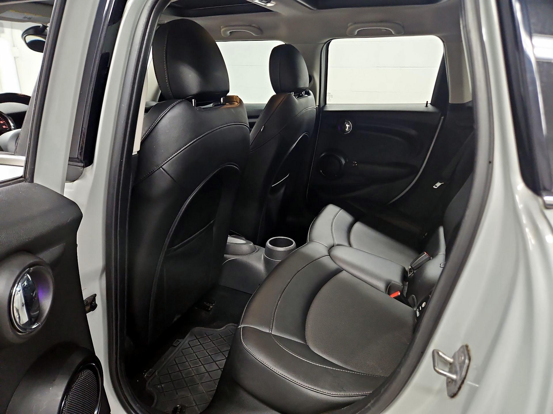 Thumbnail: 2015 MINI Cooper Hardtop - 19