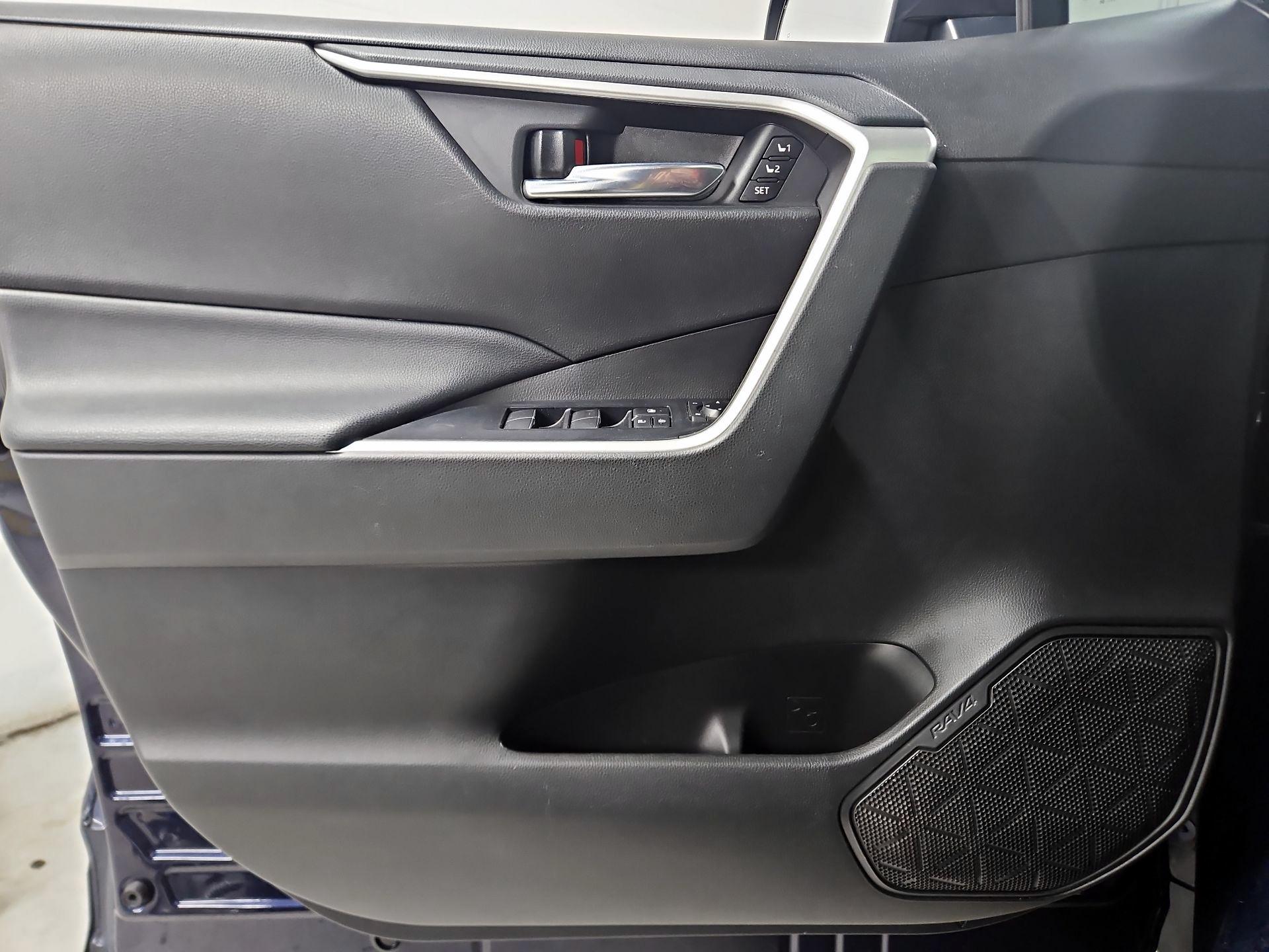 Thumbnail: 2021 Toyota RAV4 - 12