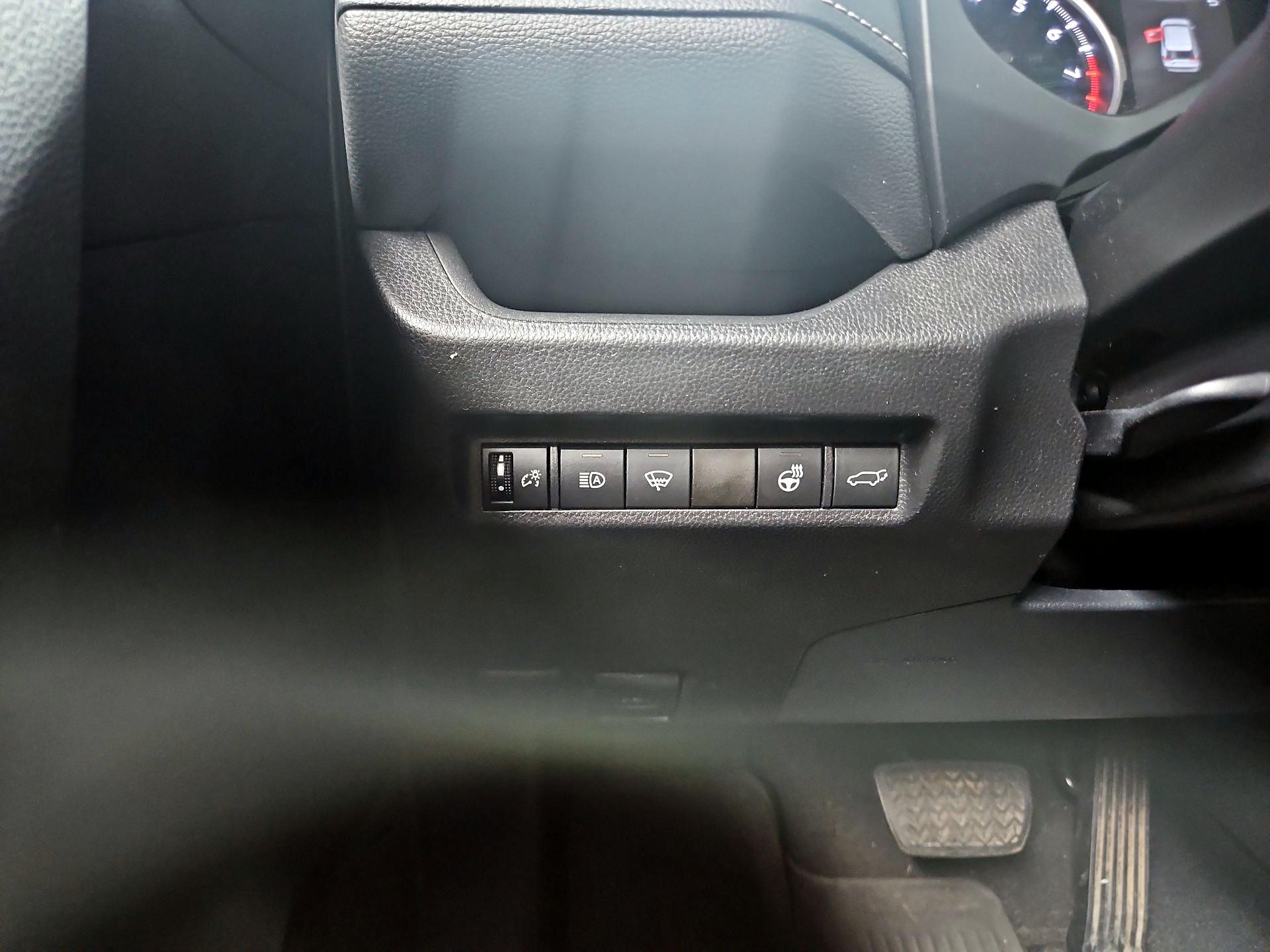 Thumbnail: 2021 Toyota RAV4 - 13