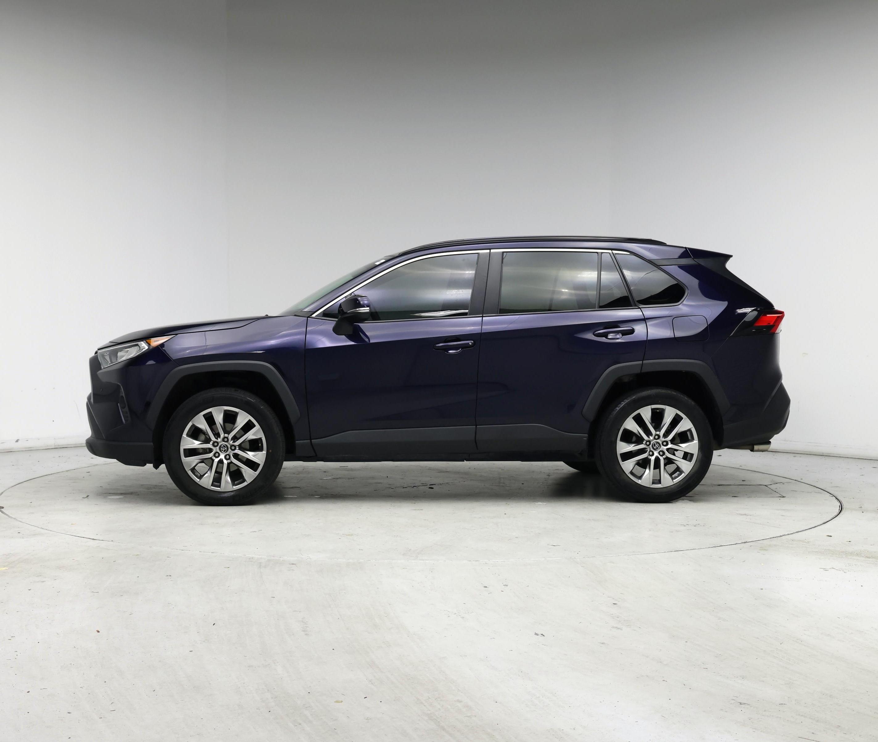 Thumbnail: 2021 Toyota RAV4 - 3