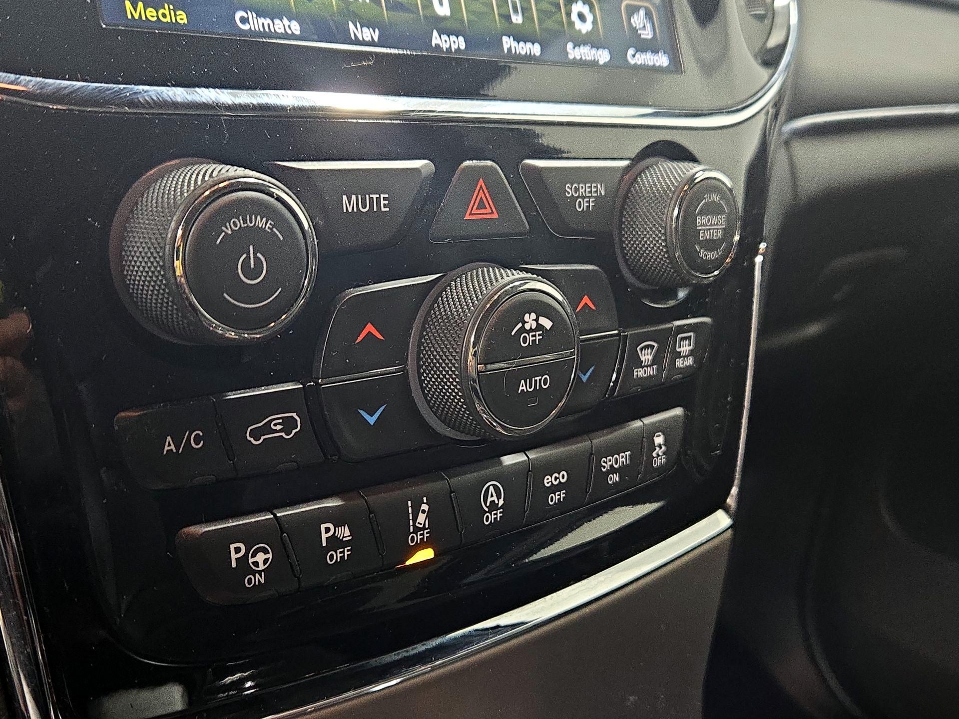 Thumbnail: 2020 Jeep Grand Cherokee - 17