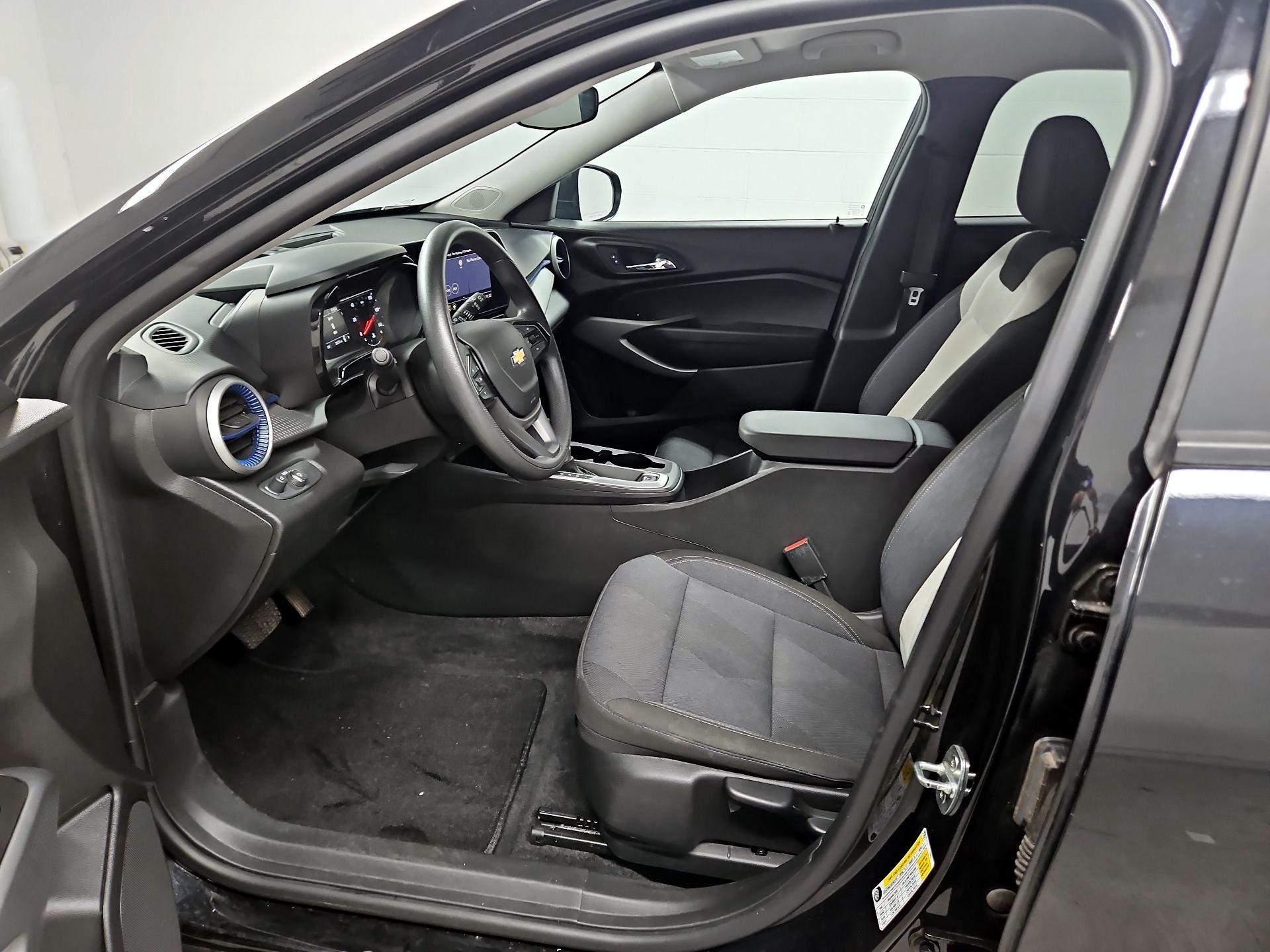 Thumbnail: 2024 Chevrolet Trax - 11