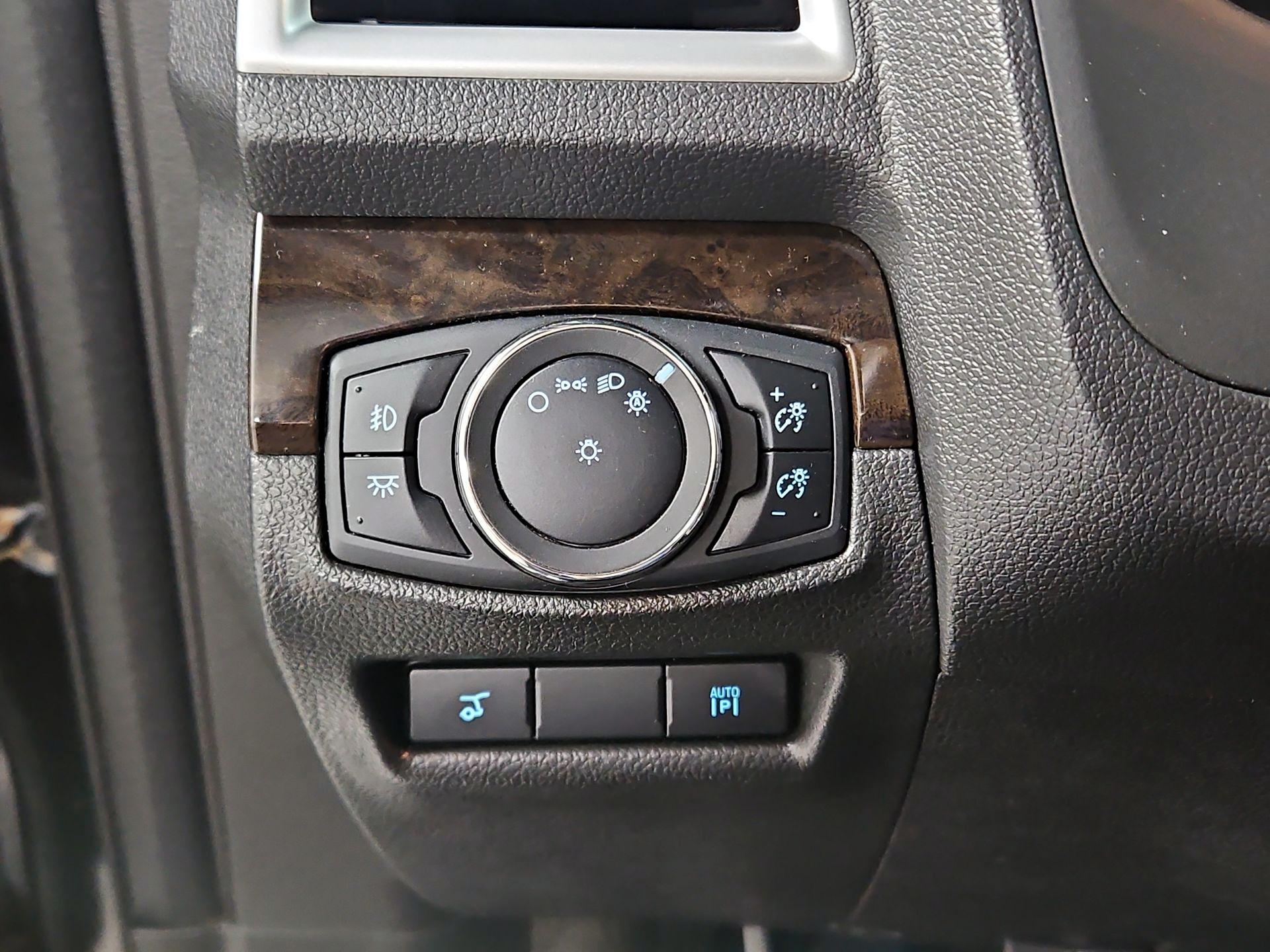 Thumbnail: 2015 Ford Explorer - 13