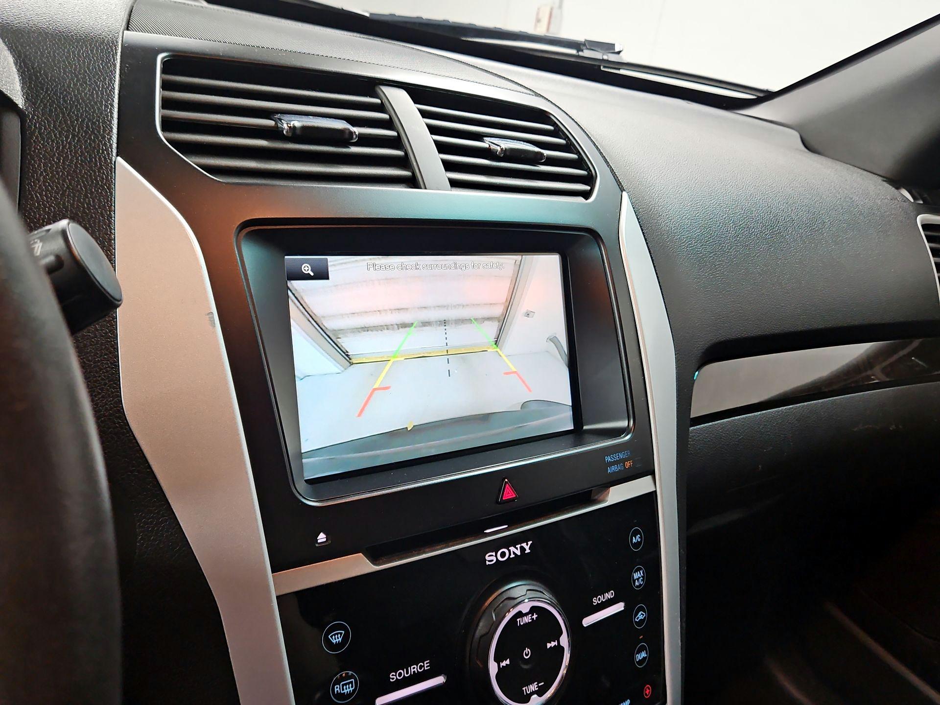 Thumbnail: 2015 Ford Explorer - 15