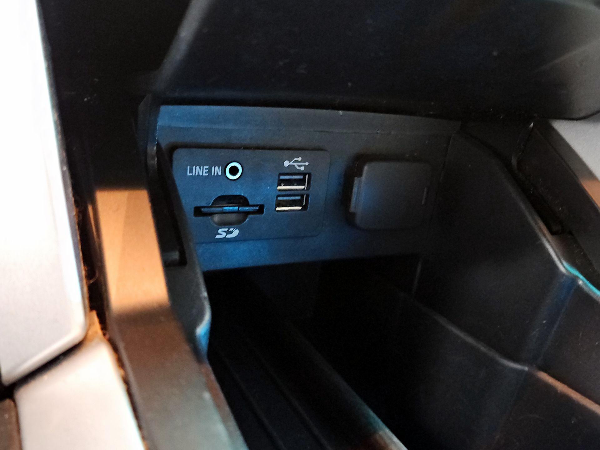 Thumbnail: 2015 Ford Explorer - 19