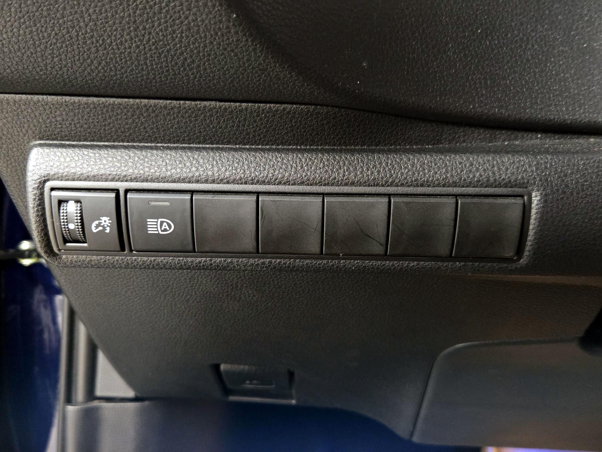 Thumbnail: 2025 Toyota Corolla - 13