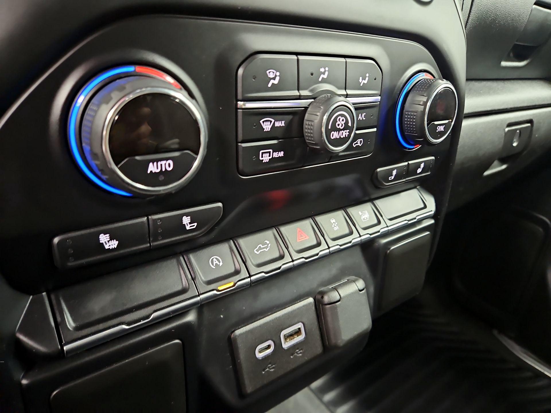 Thumbnail: 2021 Chevrolet Silverado 1500 - 16