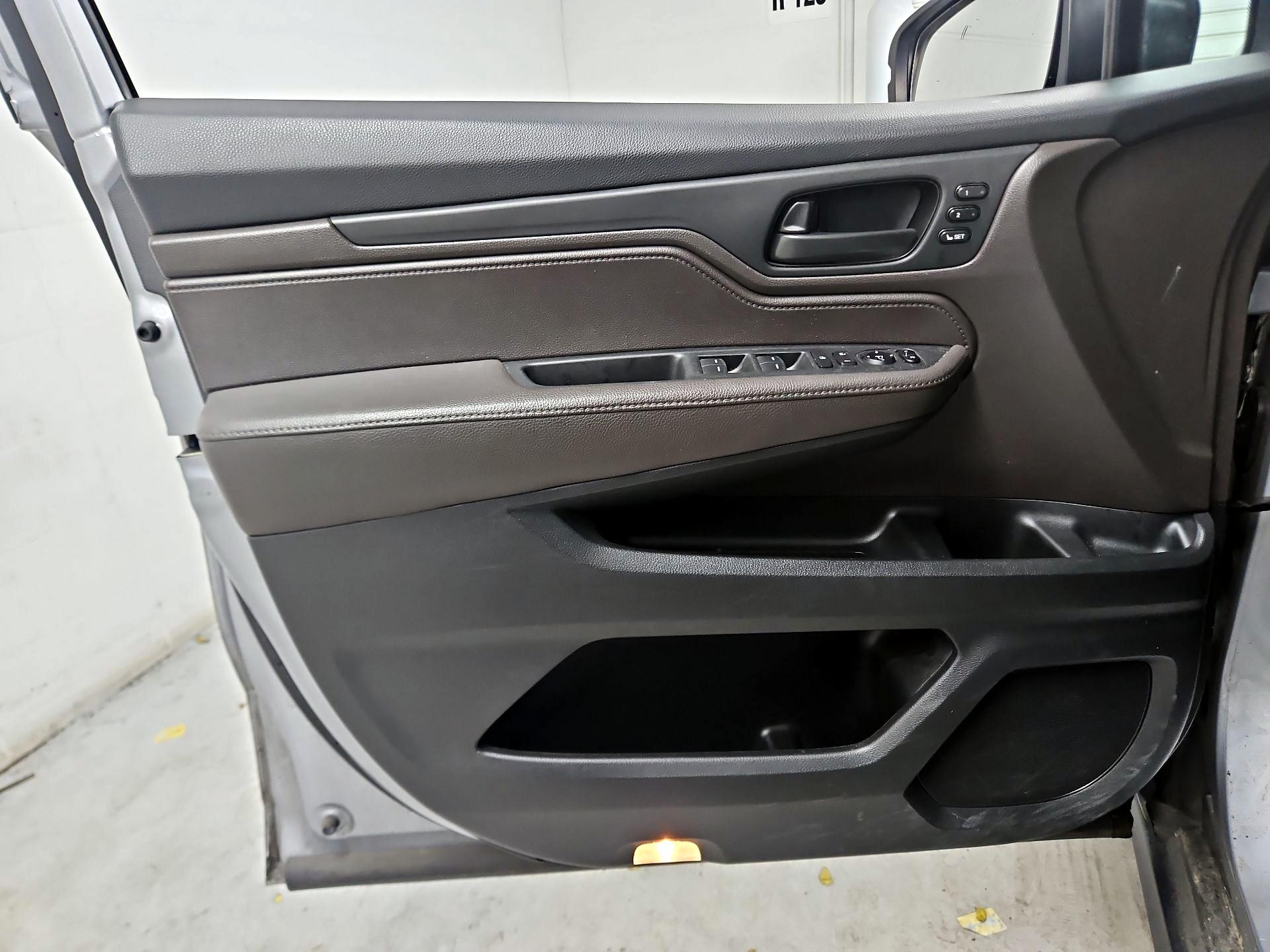 Thumbnail: 2018 Honda Odyssey - 12