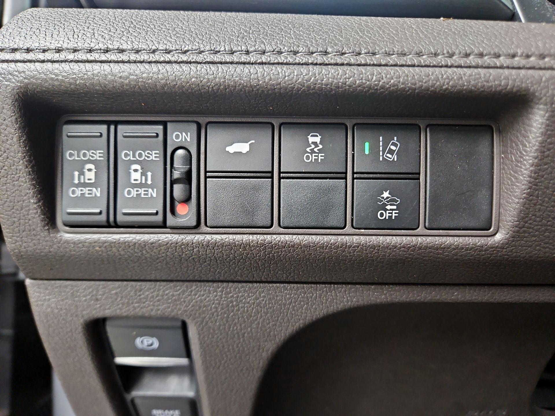 Thumbnail: 2018 Honda Odyssey - 13