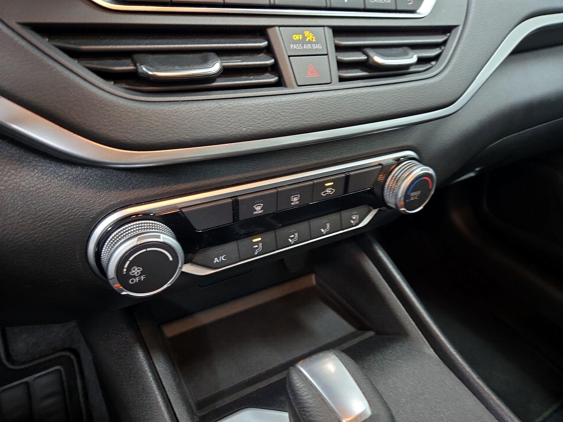 Thumbnail: 2019 Nissan Altima - 16