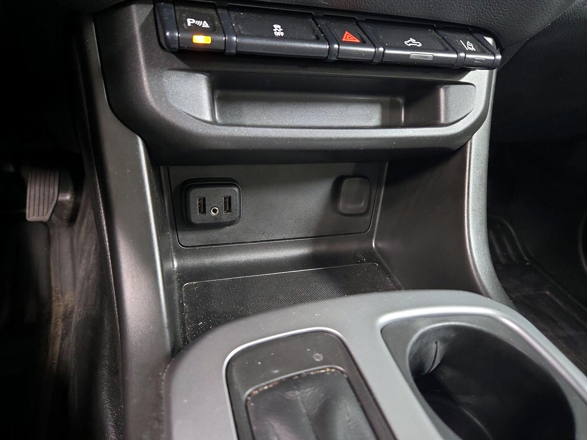 Thumbnail: 2022 Chevrolet Colorado - 18