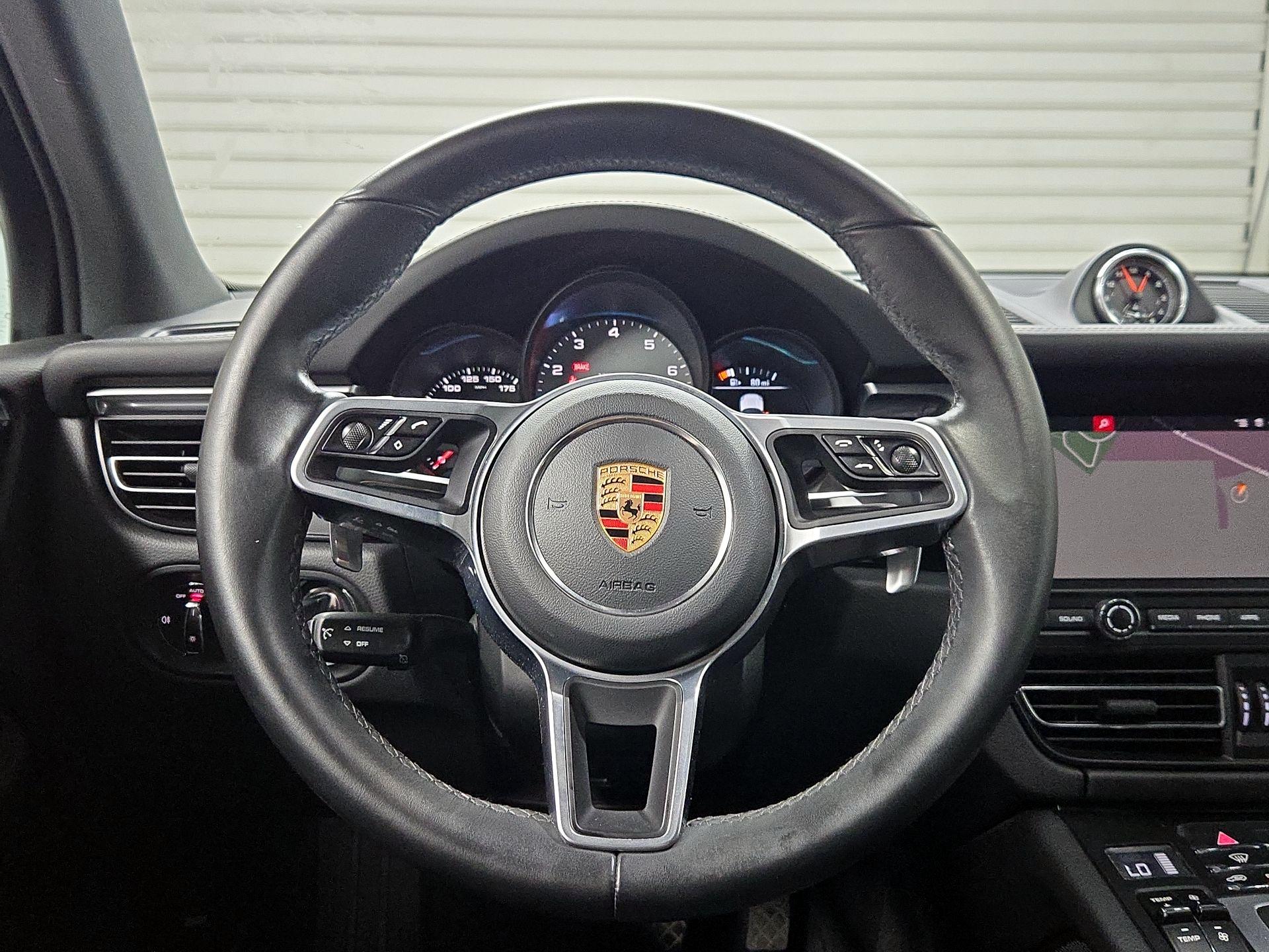 Thumbnail: 2020 Porsche Macan - 10