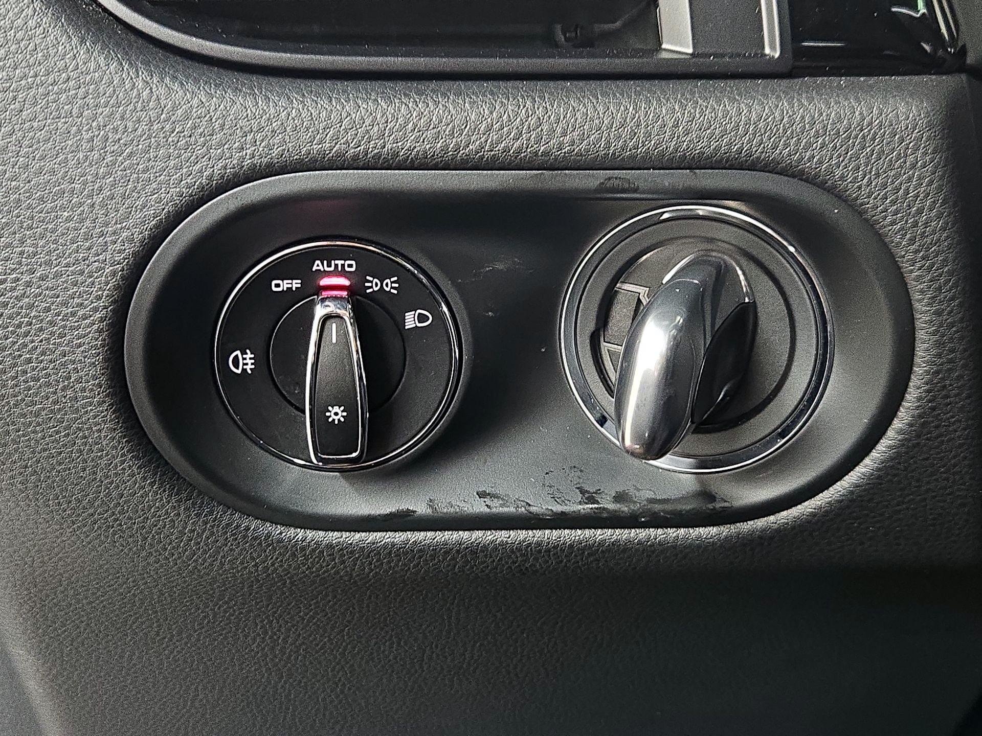 Thumbnail: 2020 Porsche Macan - 13