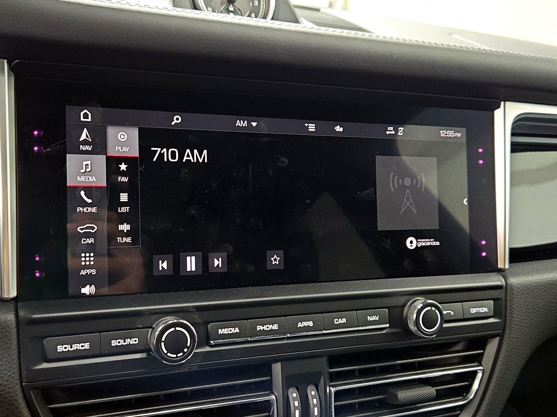 Thumbnail: 2020 Porsche Macan - 16