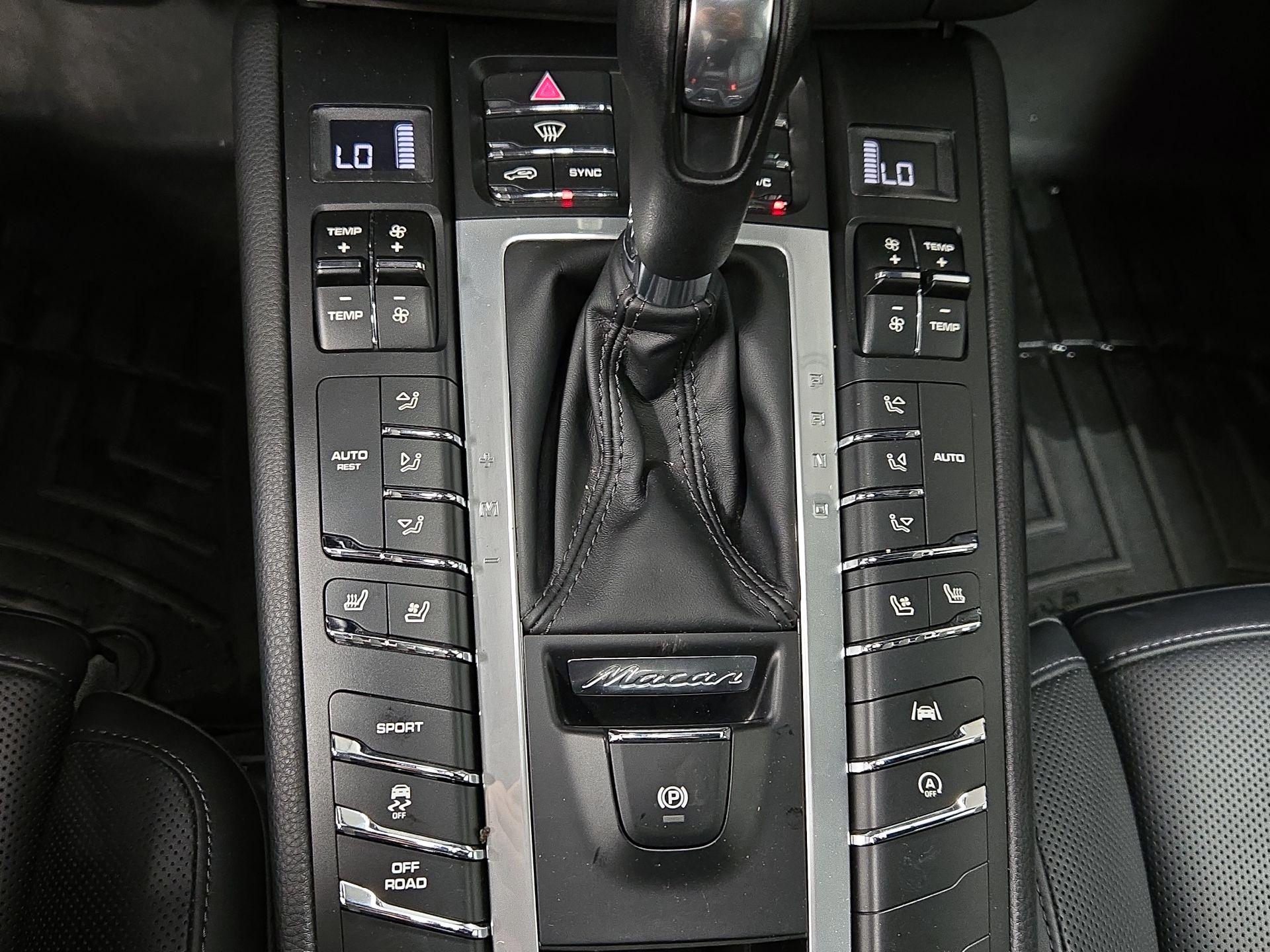 Thumbnail: 2020 Porsche Macan - 17