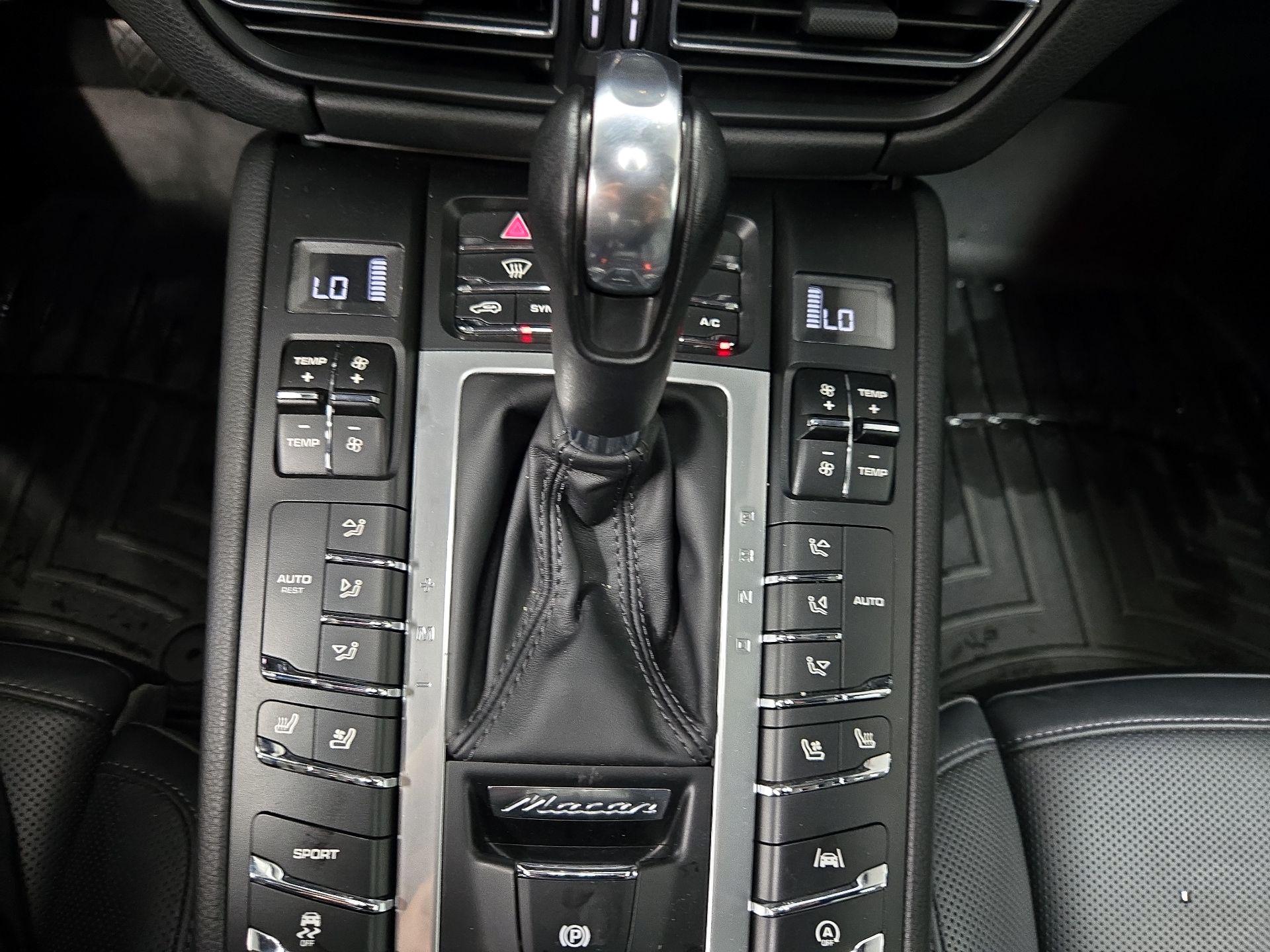 Thumbnail: 2020 Porsche Macan - 18