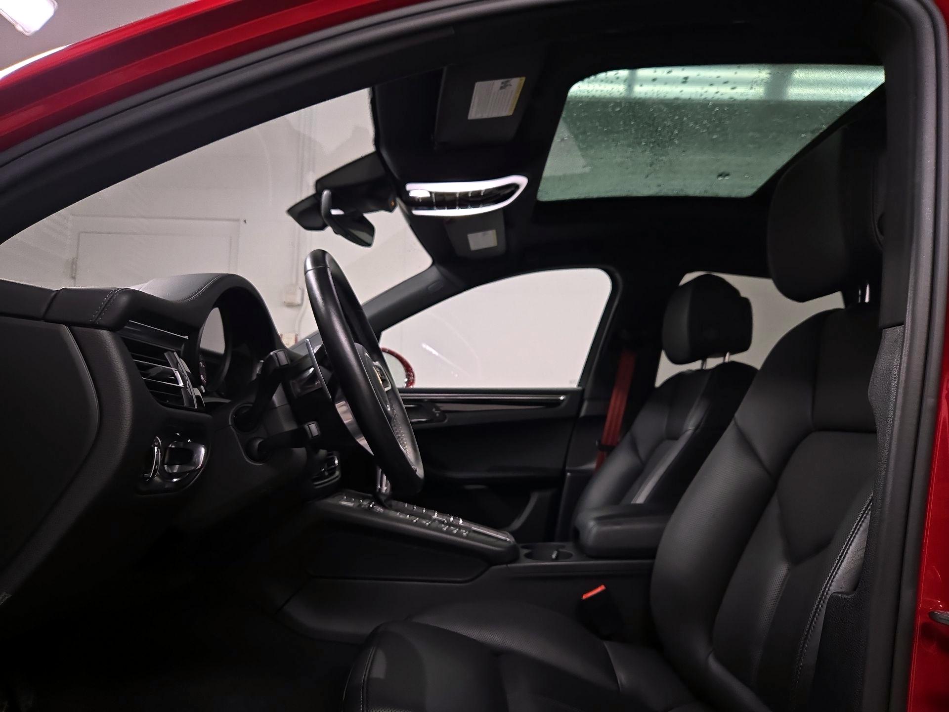 Thumbnail: 2020 Porsche Macan - 20