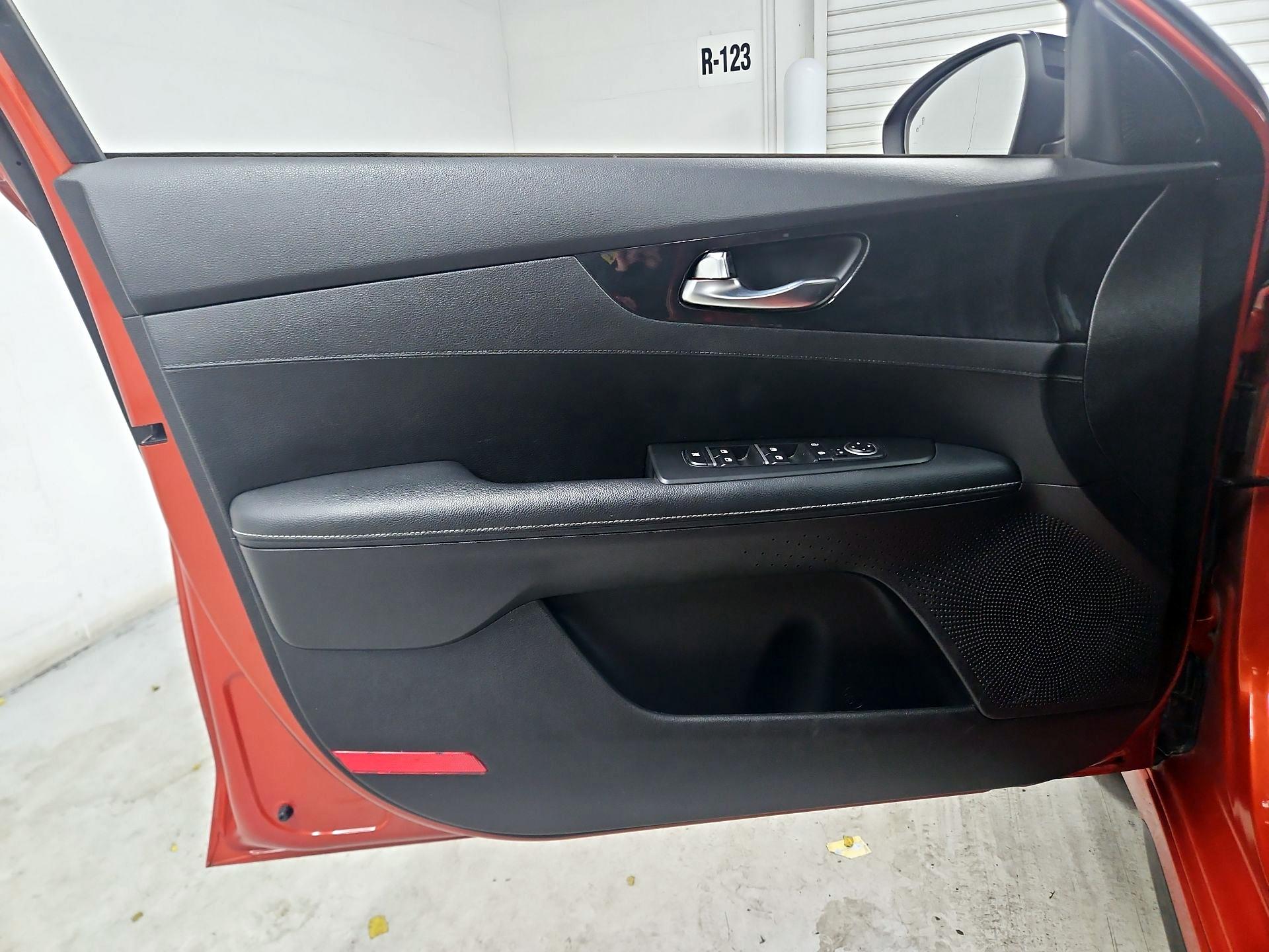 Thumbnail: 2021 Kia Forte - 12