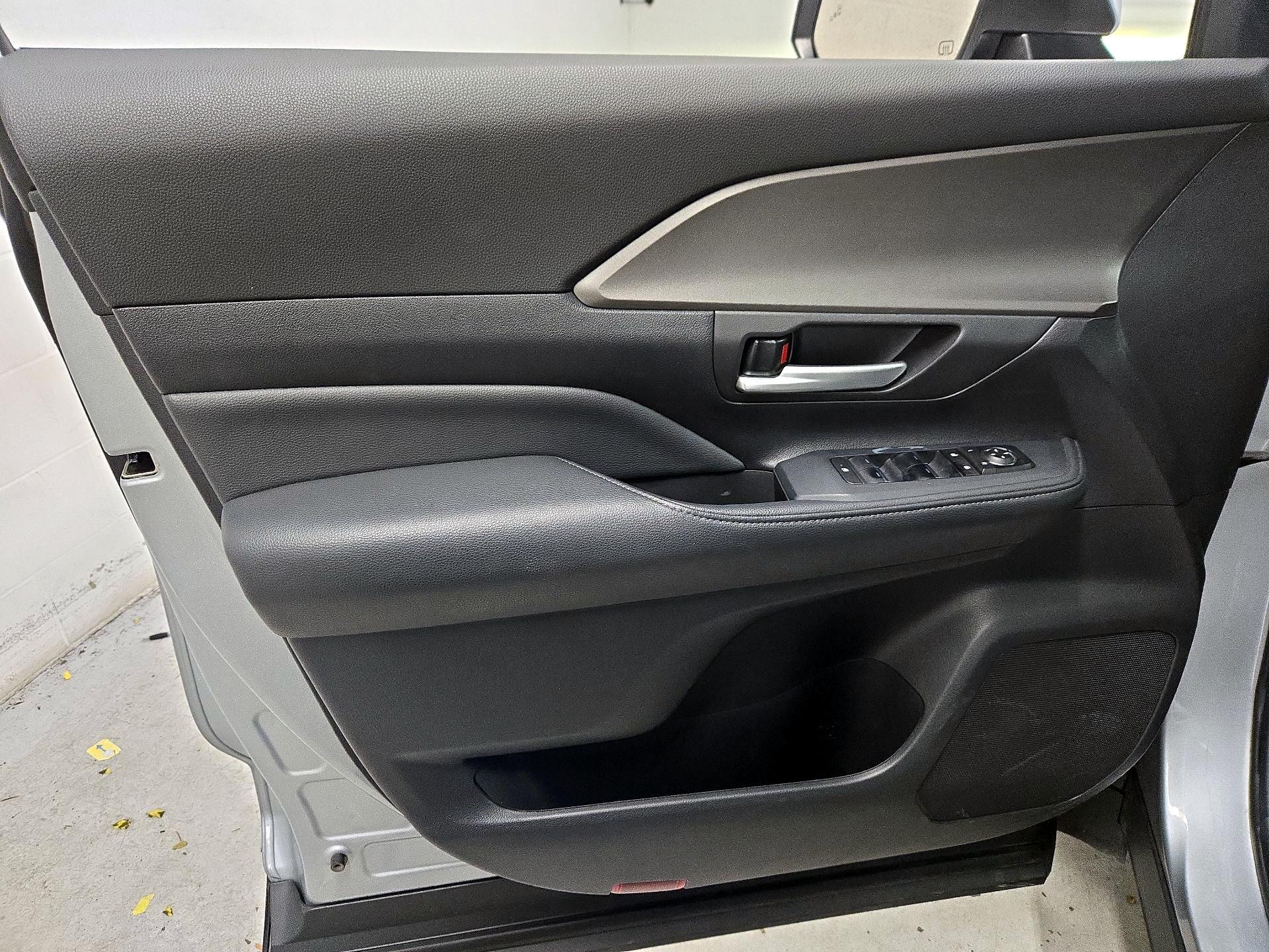 Thumbnail: 2025 Toyota Grand Highlander - 12