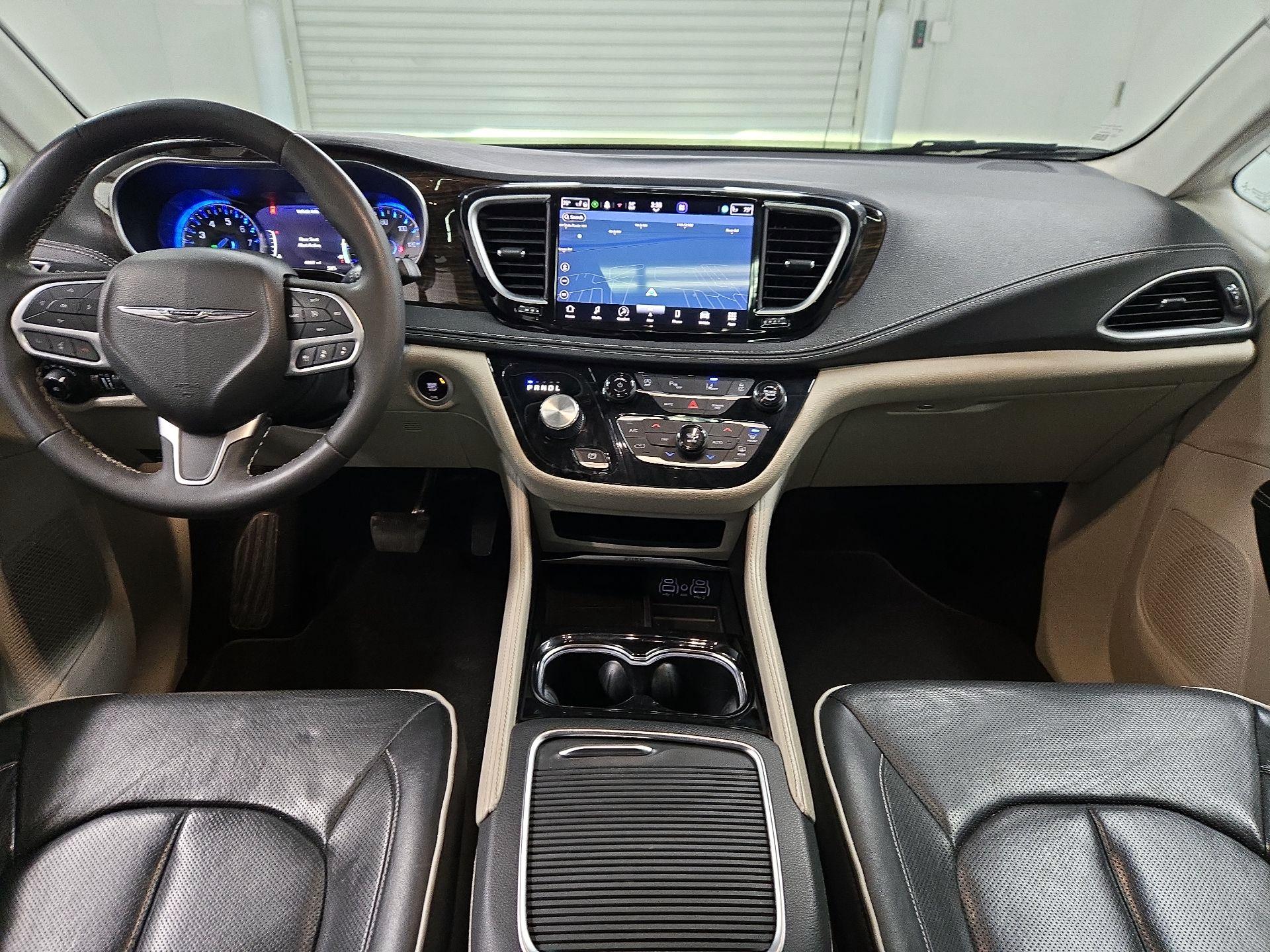 Thumbnail: 2023 Chrysler Pacifica - 9