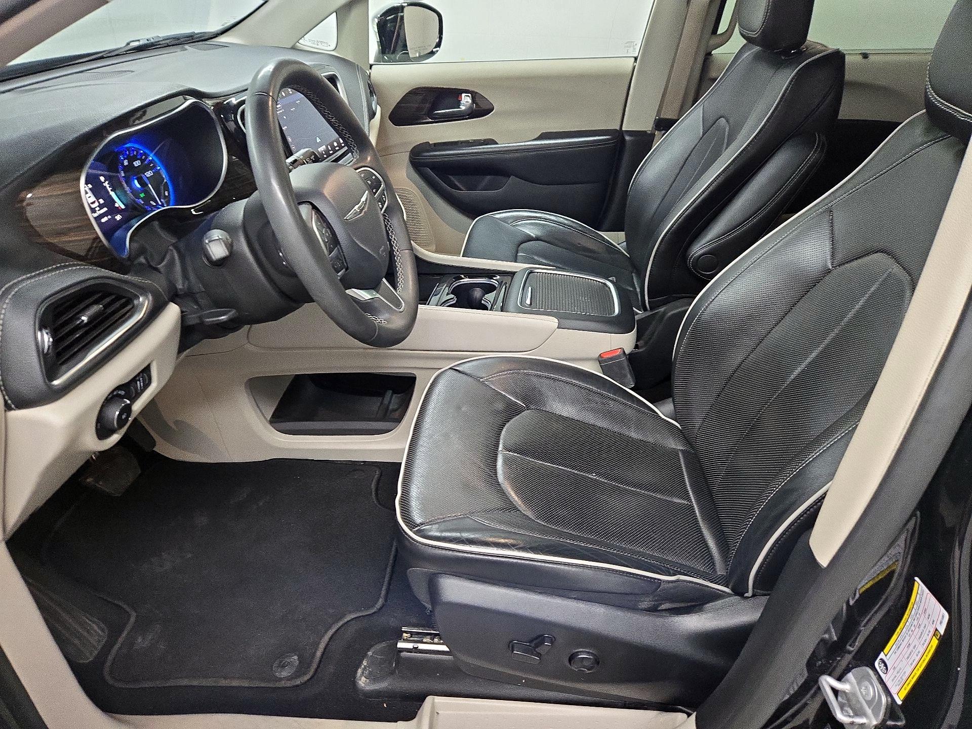 Thumbnail: 2023 Chrysler Pacifica - 11